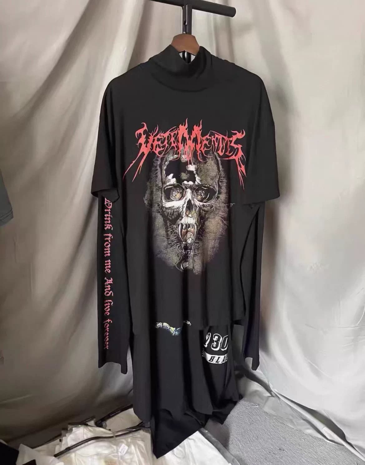 Поддельная футболка-тройка VETEMENTS черного цвета