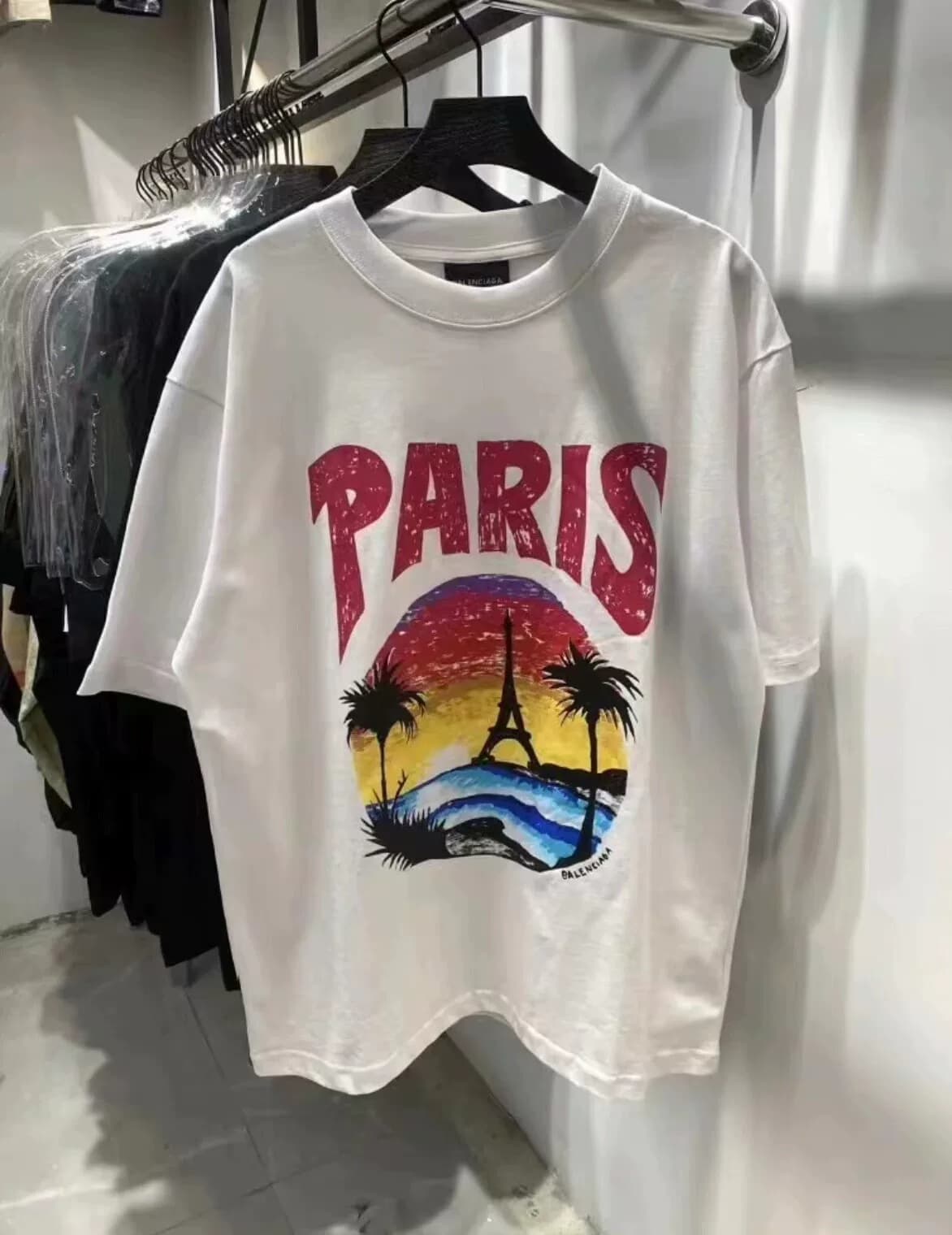 Совершенно новая версия топа 280 г от Balenciaga Balenciaga Sunset Coconut Tower с коротким рукавом
