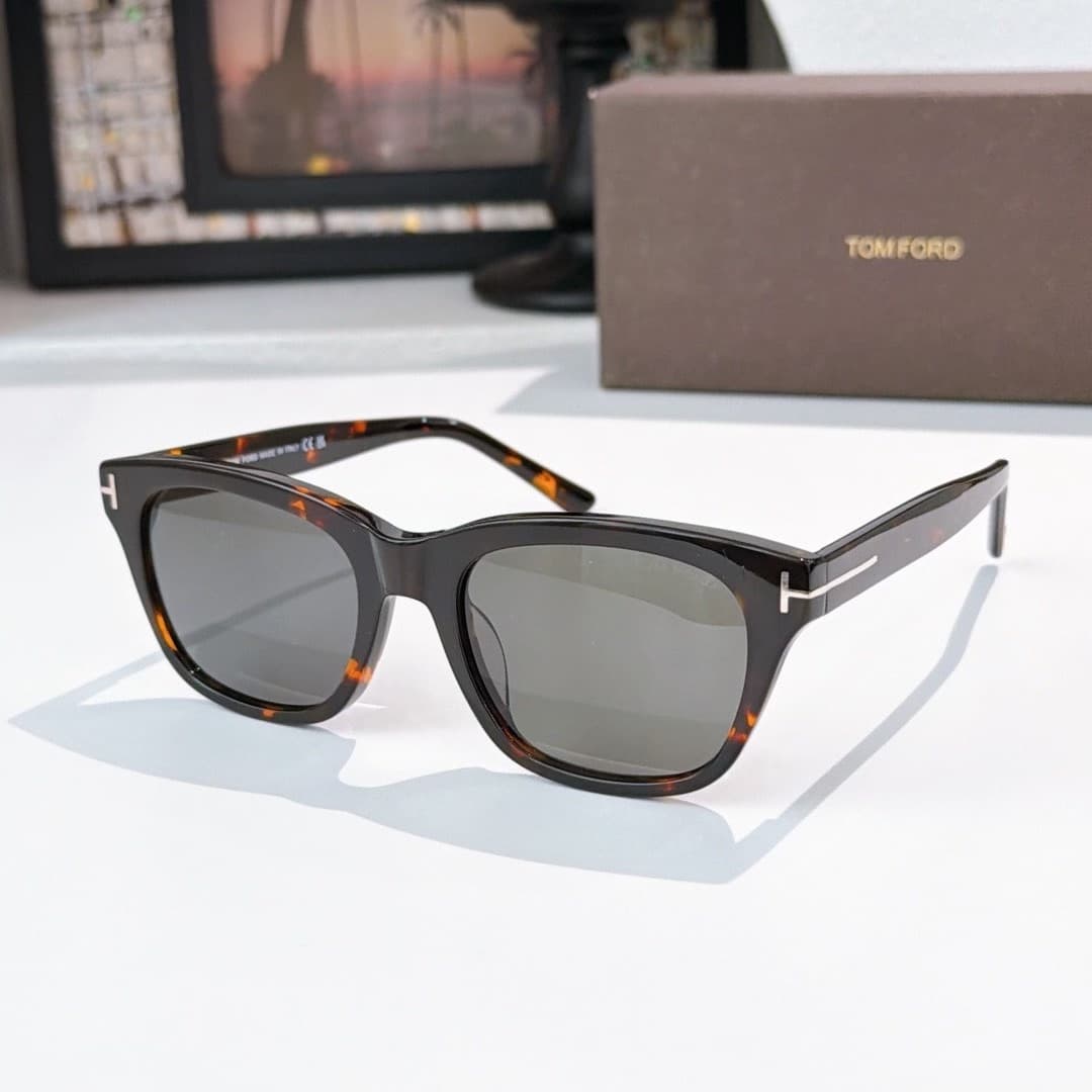 Солнцезащитные очки TOM FOR*TOM Ford FT0237 с защитой от ультрафиолета