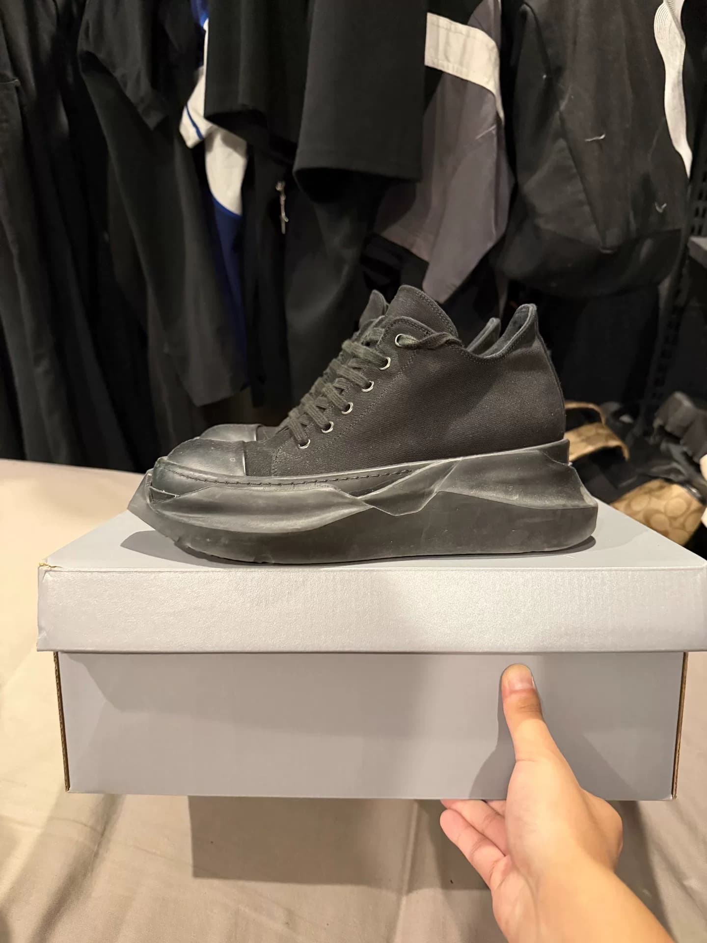 Туфли-танкетки на платформе Rick Owen's черные Samurai pure black 39-го размера с минимальным количеством цветов
