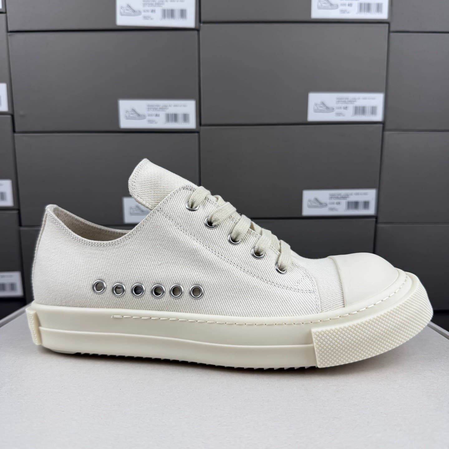 функциональные кроссовки Converse RICK OWENS из бело-серого парусинового материала с низким берцем.