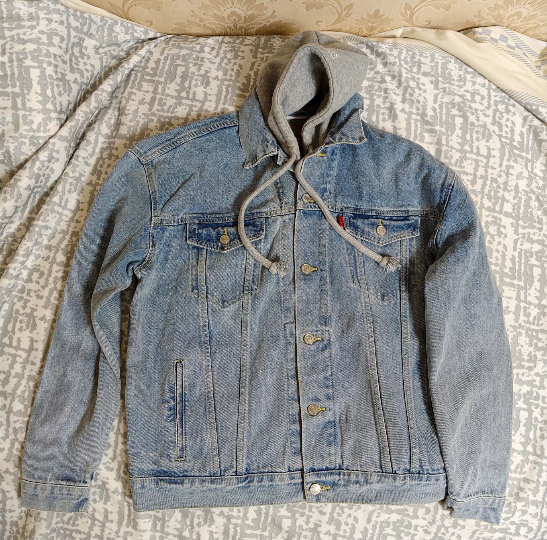 Джинсовая куртка с капюшоном VETEMENTS x LEVI's joint, размер S