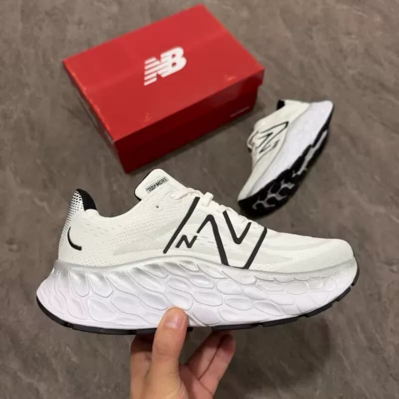 Совершенно новый New Balance More V4, свежий для