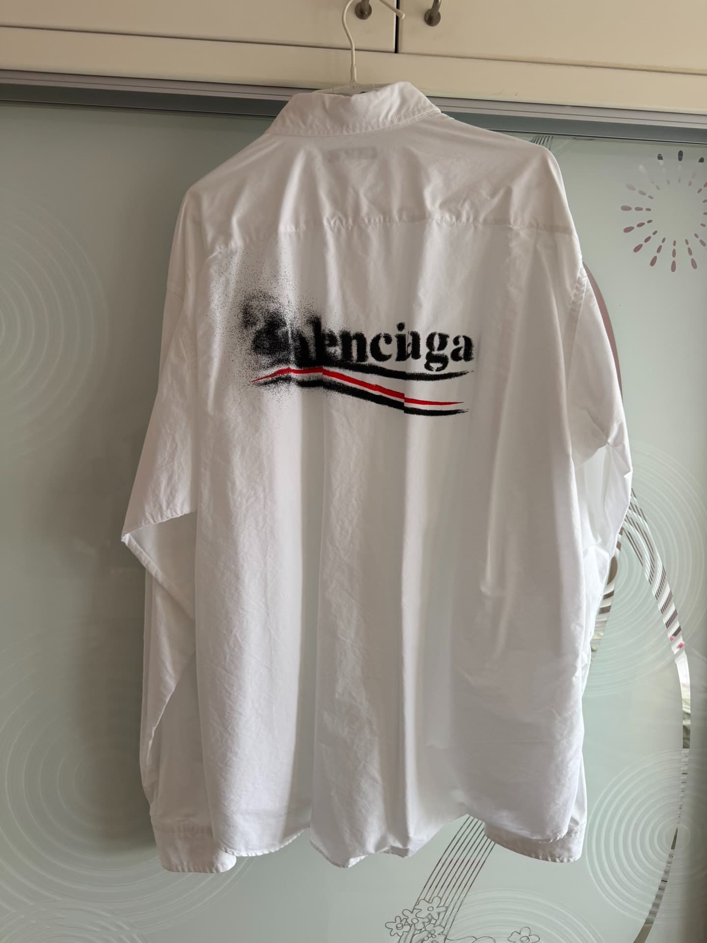 Белая рубашка Balenciaga с длинными рукавами, размер 38, куплена в магазине, почти новая