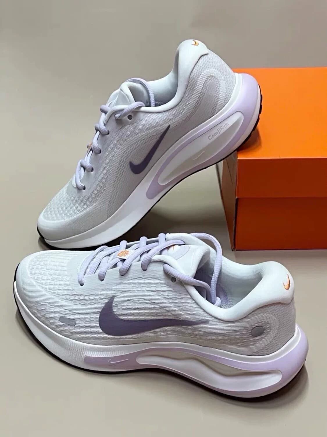 Кроссовки Nike для бега journey+run белые и фиолетовые кроссовки для спринта с низким вырезом