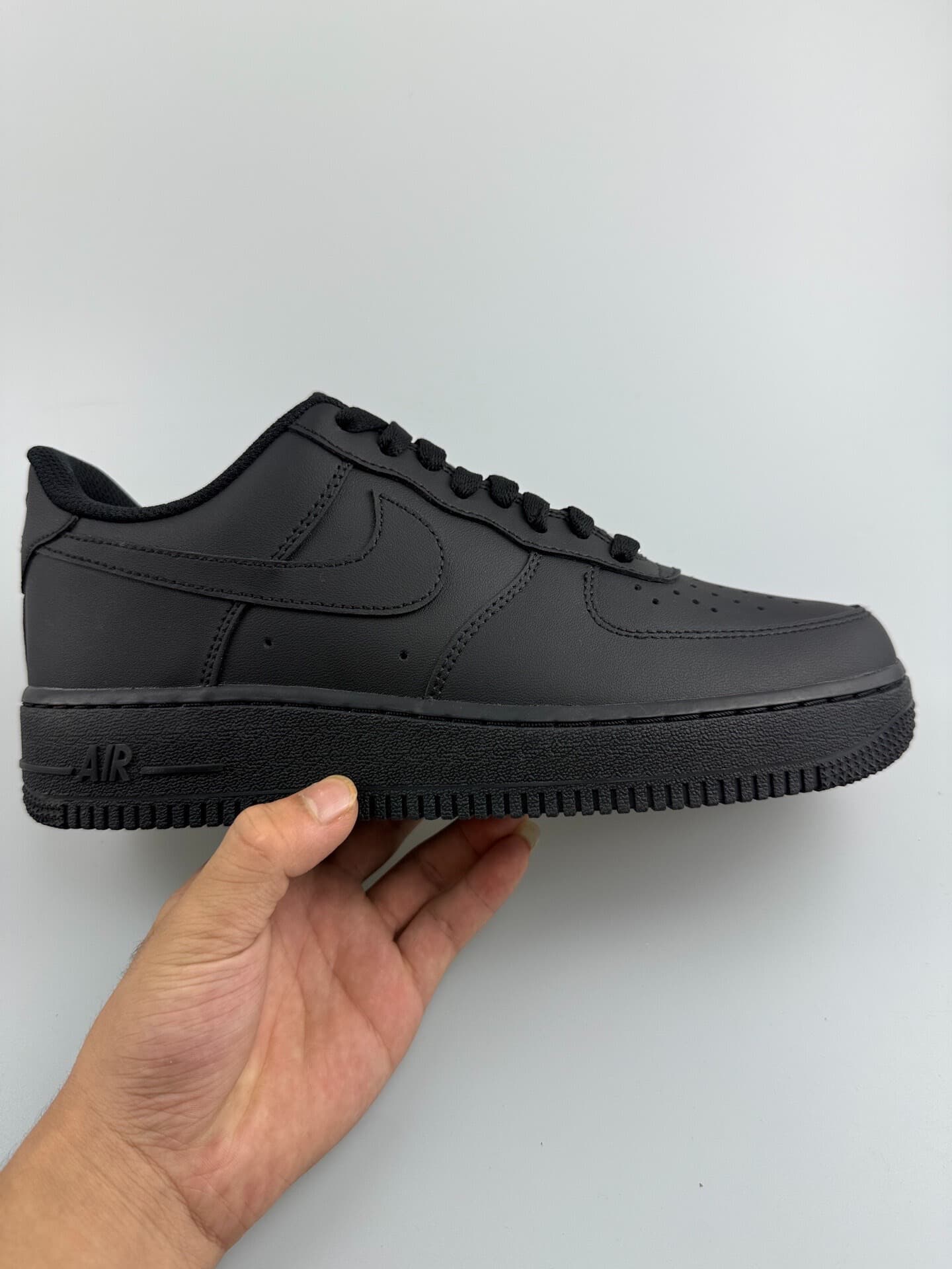 Совершенно новые аутентичные кроссовки Nike Air Force 1 Black Samurai чисто черного цвета