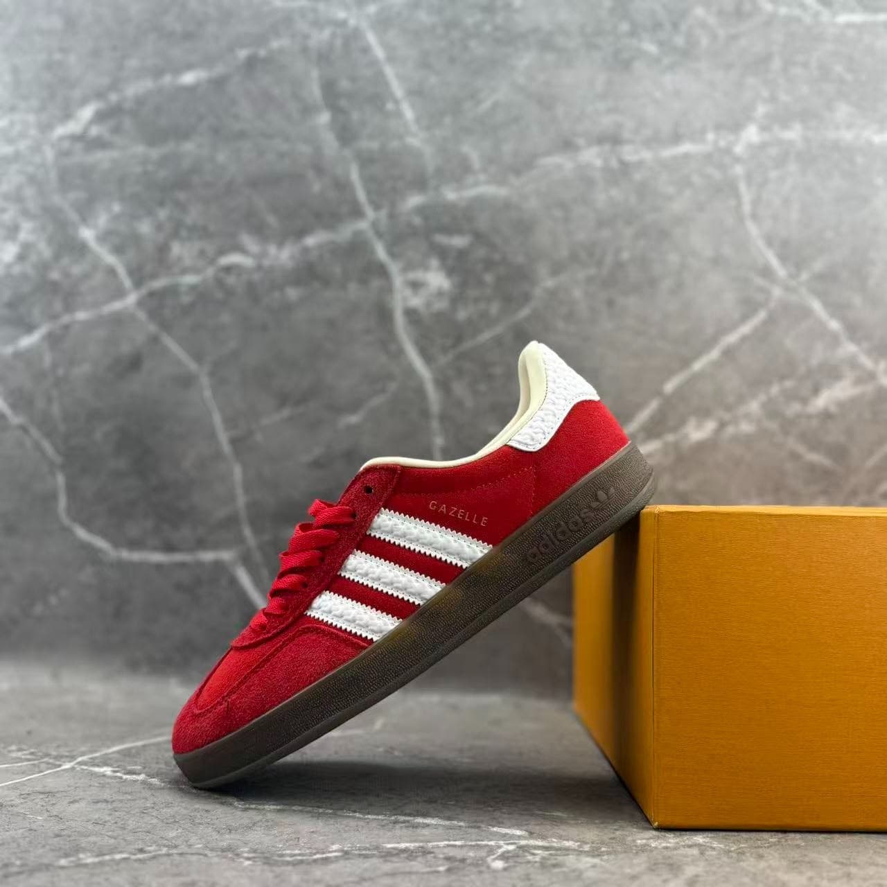 Совершенно новый в оригинальной коробке!Немецкие кроссовки Adidas Gazelle/Samba, классические