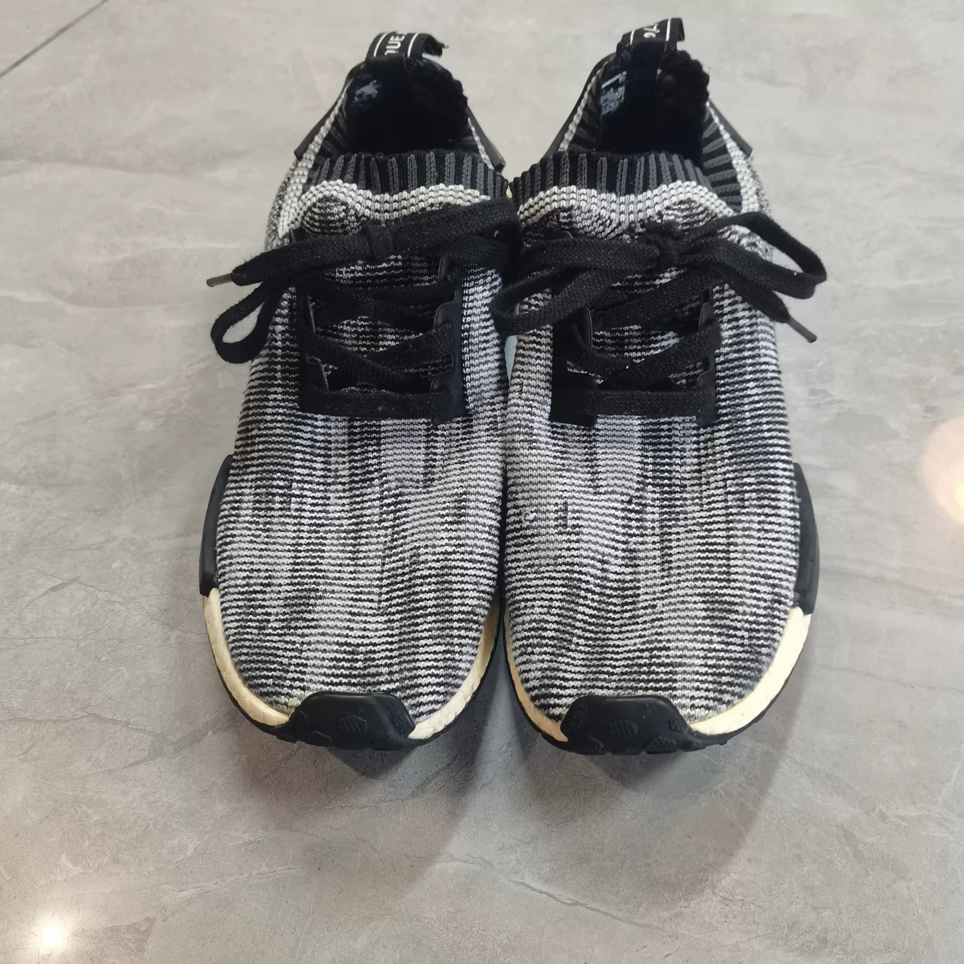 Черно-серые тканые кроссовки Adidas NMD R1 из натуральной кожи, размер 43,5