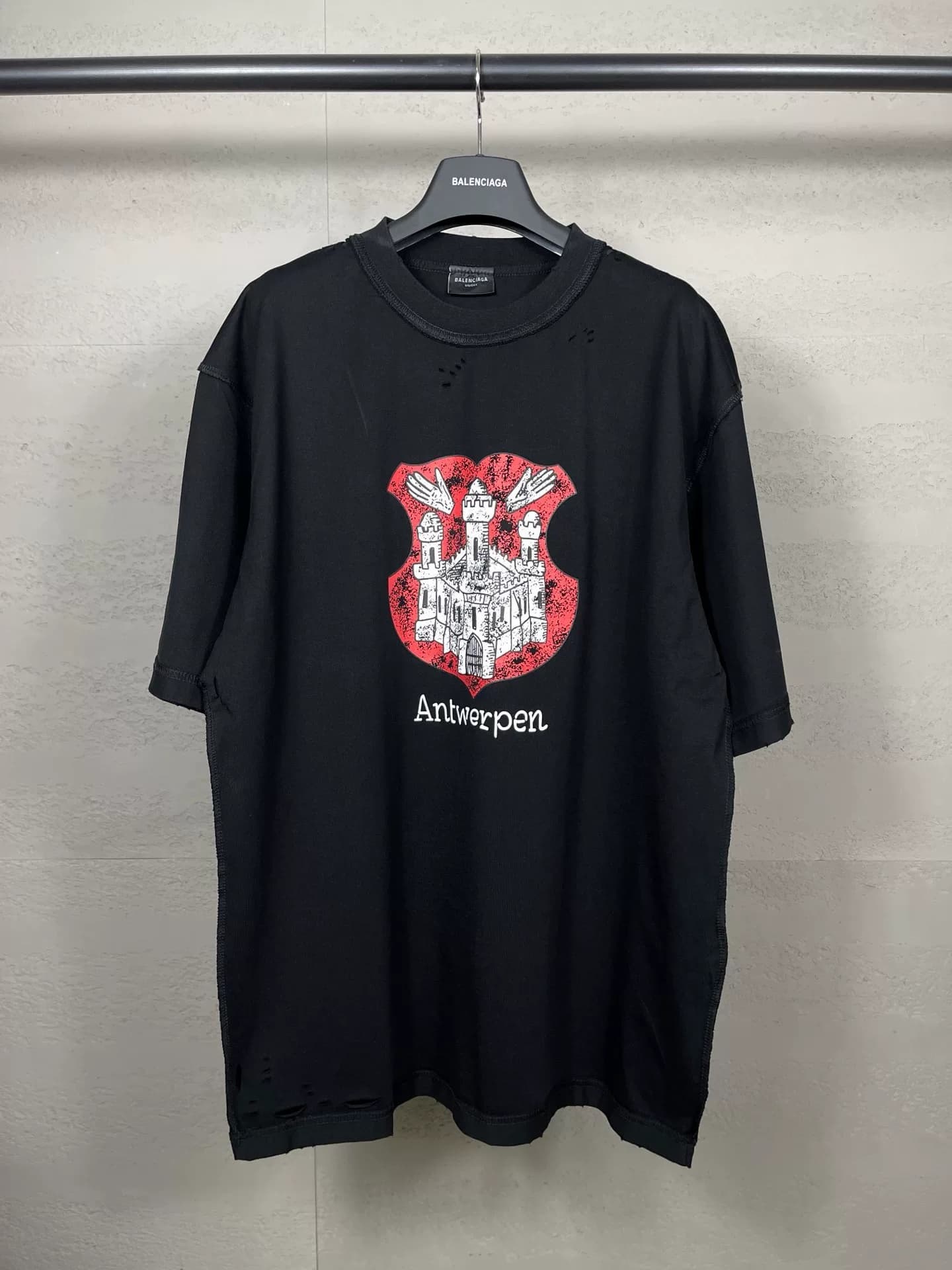BALENCIAGA/Парижская обложка напечатана на