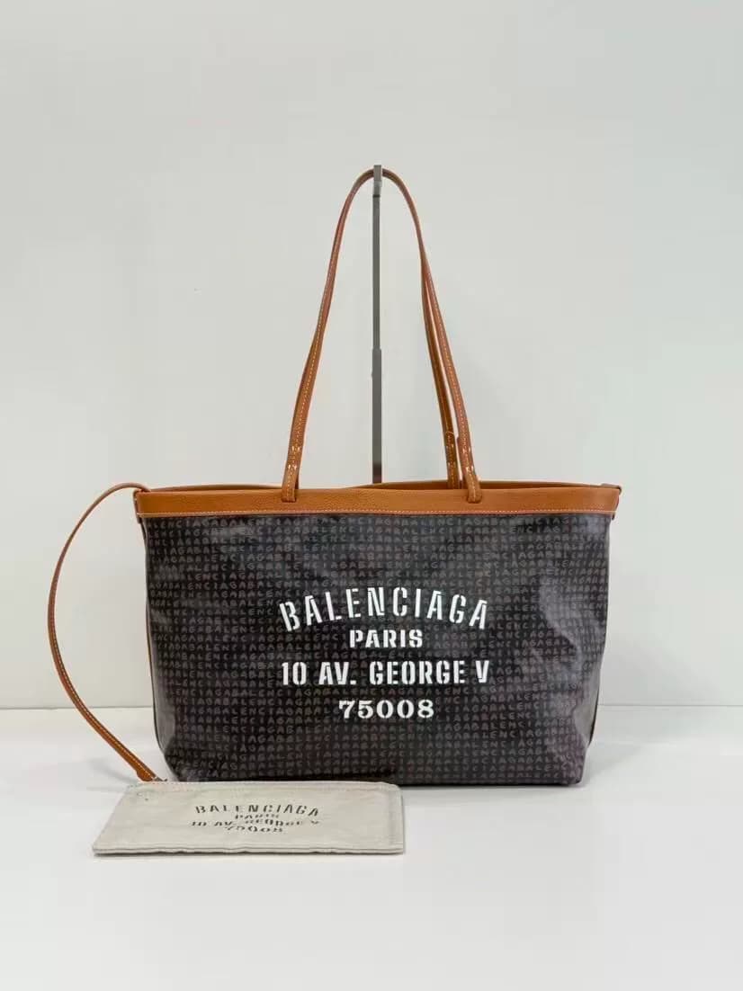 Новая сумка для пресбиопии от Balenciaga Select