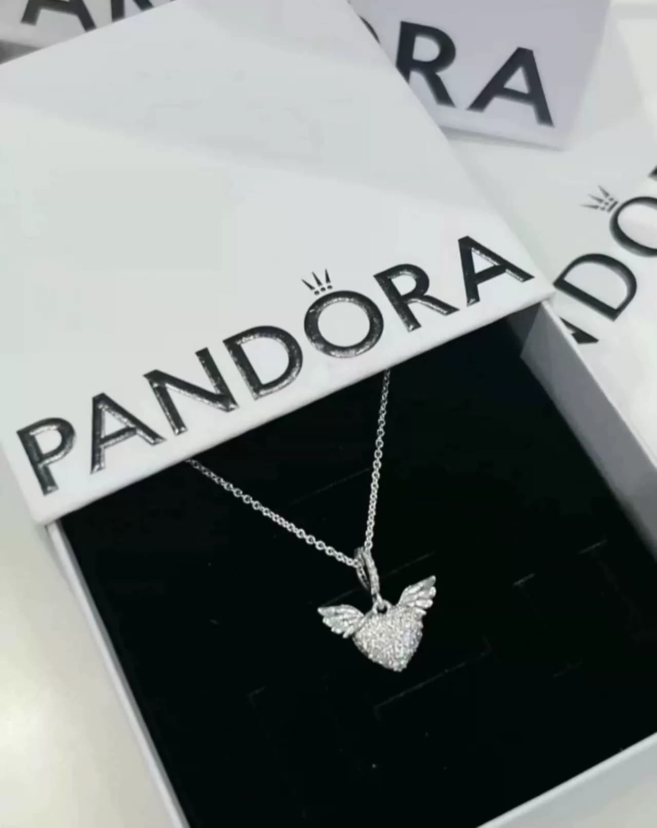 Совершенно новое нераспечатанное ожерелье Pandora с крыльями ангела Pandora Raw