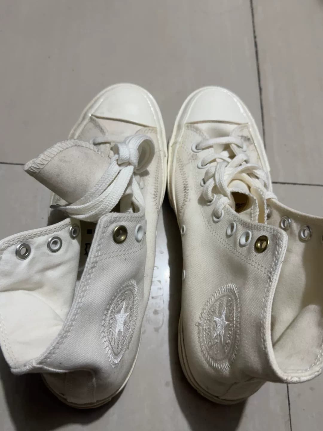 Совершенно новые мужские ботинки Converse, размер 42,5, не ношеные, не использовались, хорошо сохранились, немного грязные