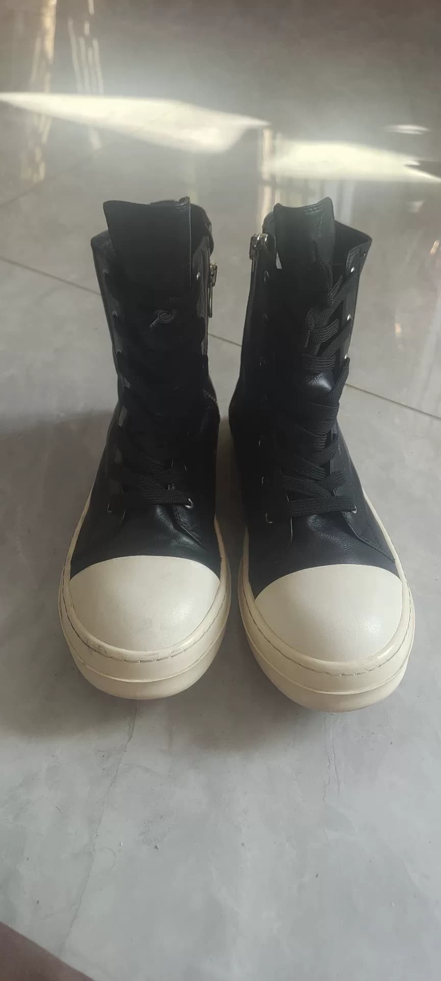 высокие кроссовки rickowens, размер 43, сделано в Италии, черная кожаная поверхность, застежка сбоку