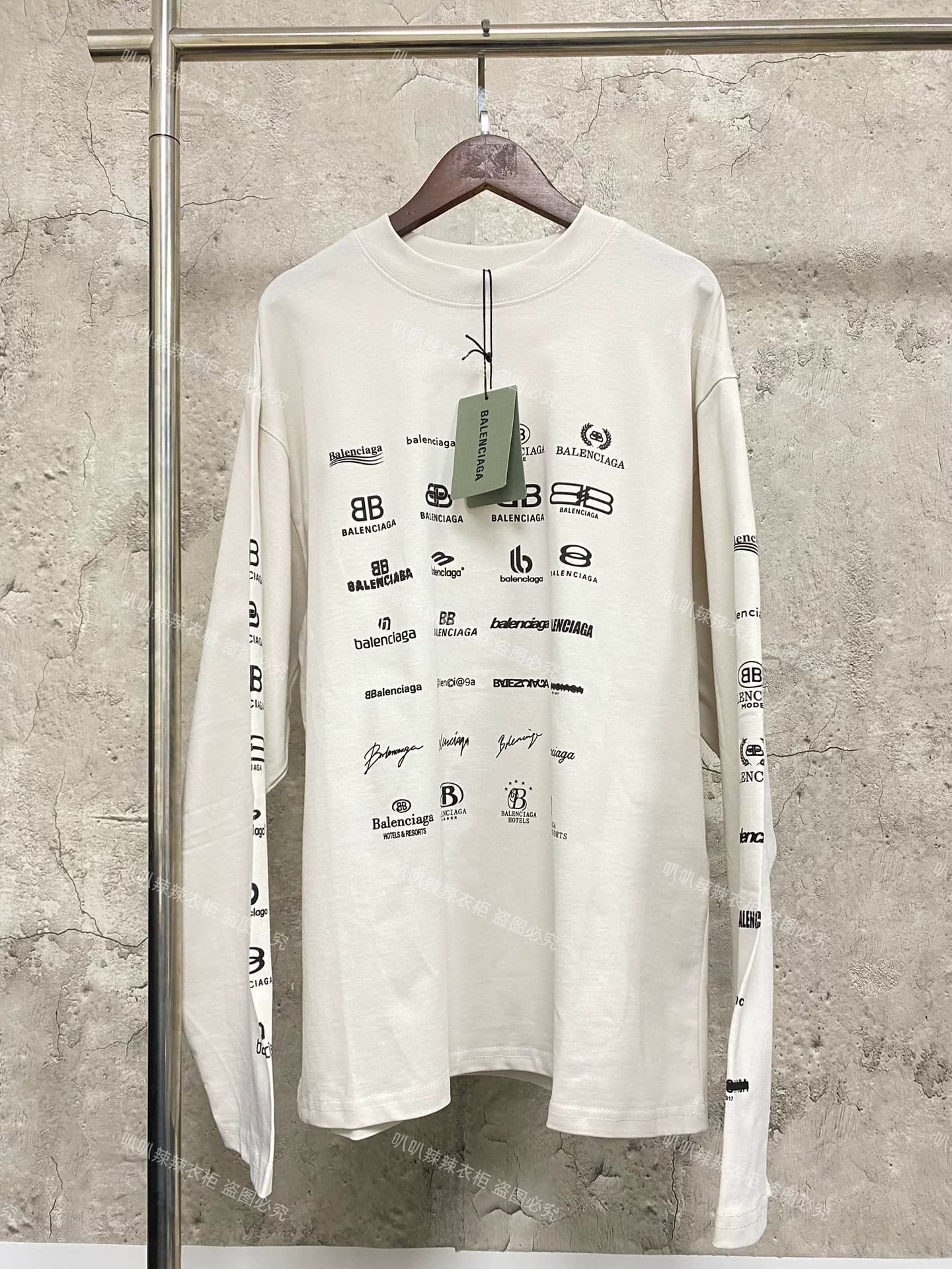 Футболка с длинными рукавами и полным принтом с логотипом Balenciaga от Balenciaga Top edition