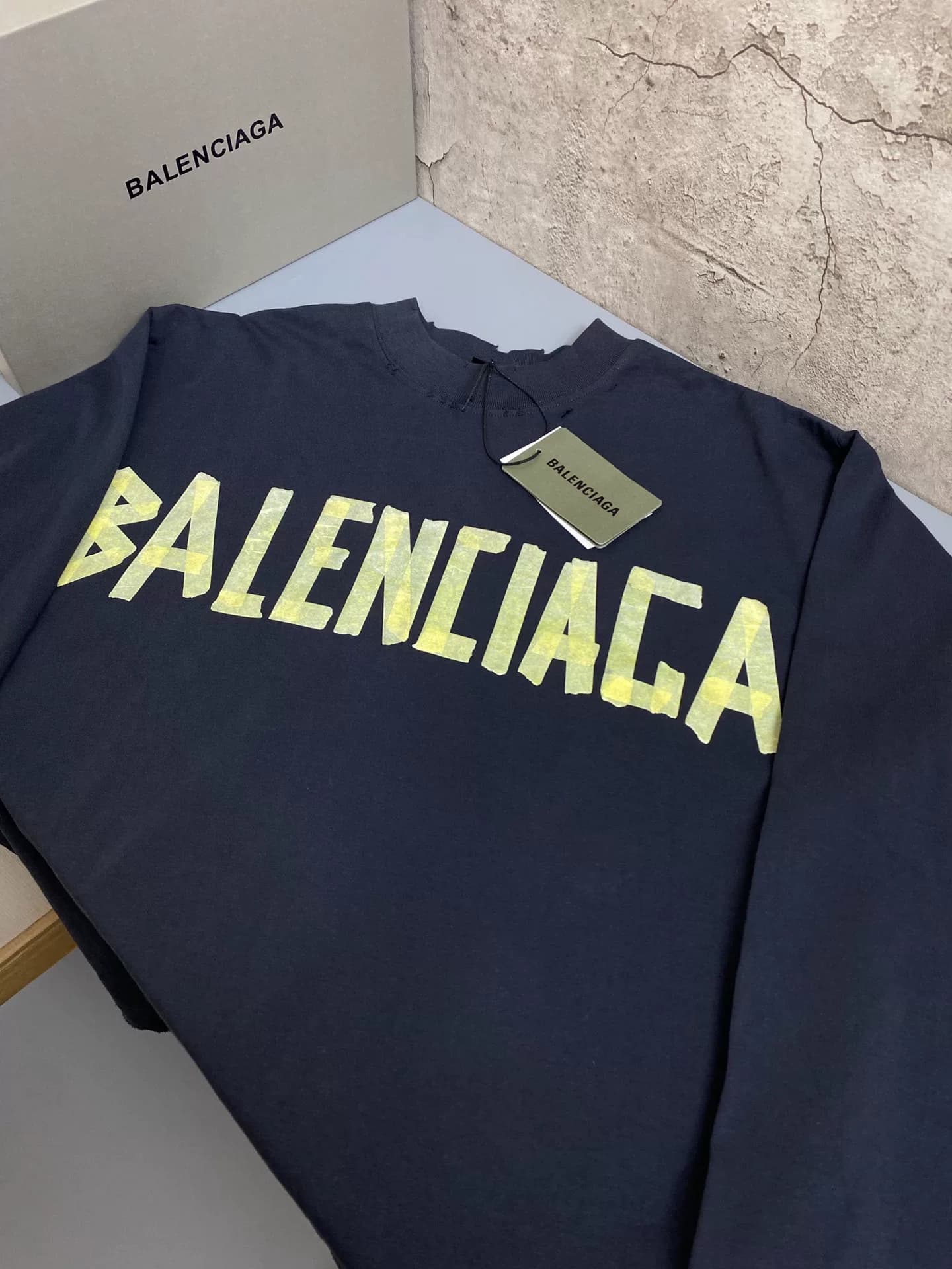 Футболка с длинными рукавами и принтом Balenciaga Balenciaga yellow tape от Top edition rammed goods.