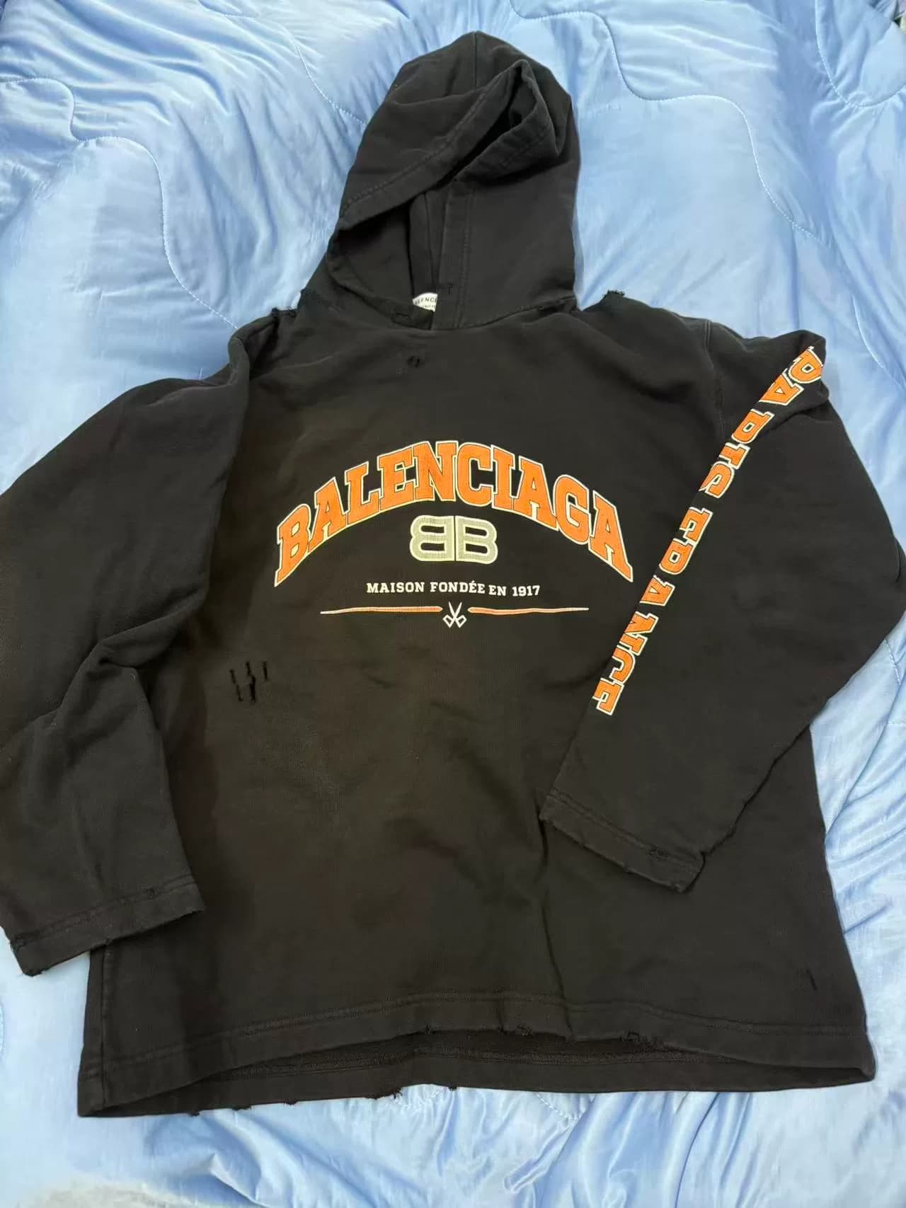 Balenciaga Ножницы Balenciaga Старый свитер