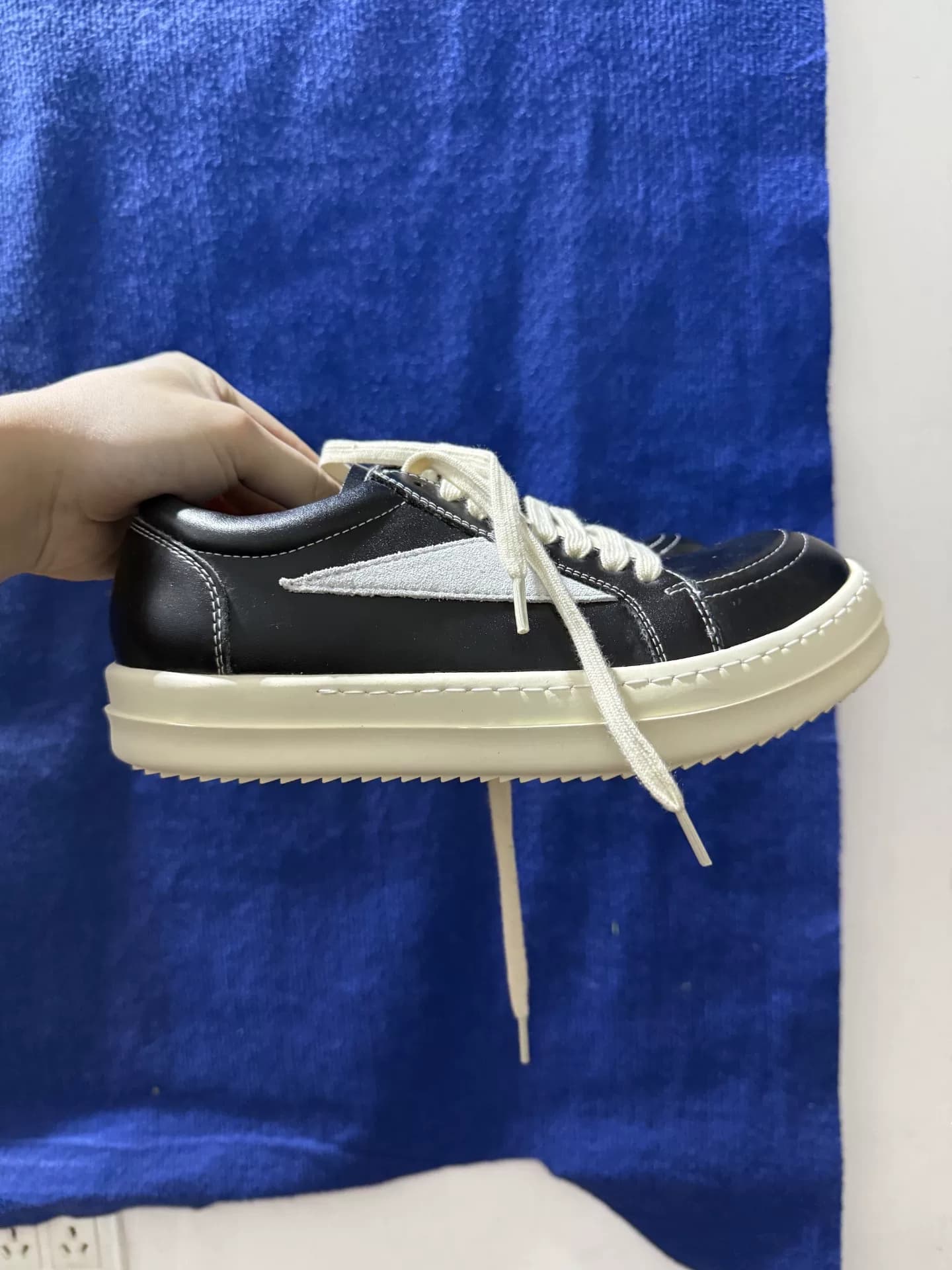 Мужские кроссовки из телячьей кожи RICK OWENS/RO, черные с молочным оттенком, с глубоким вырезом