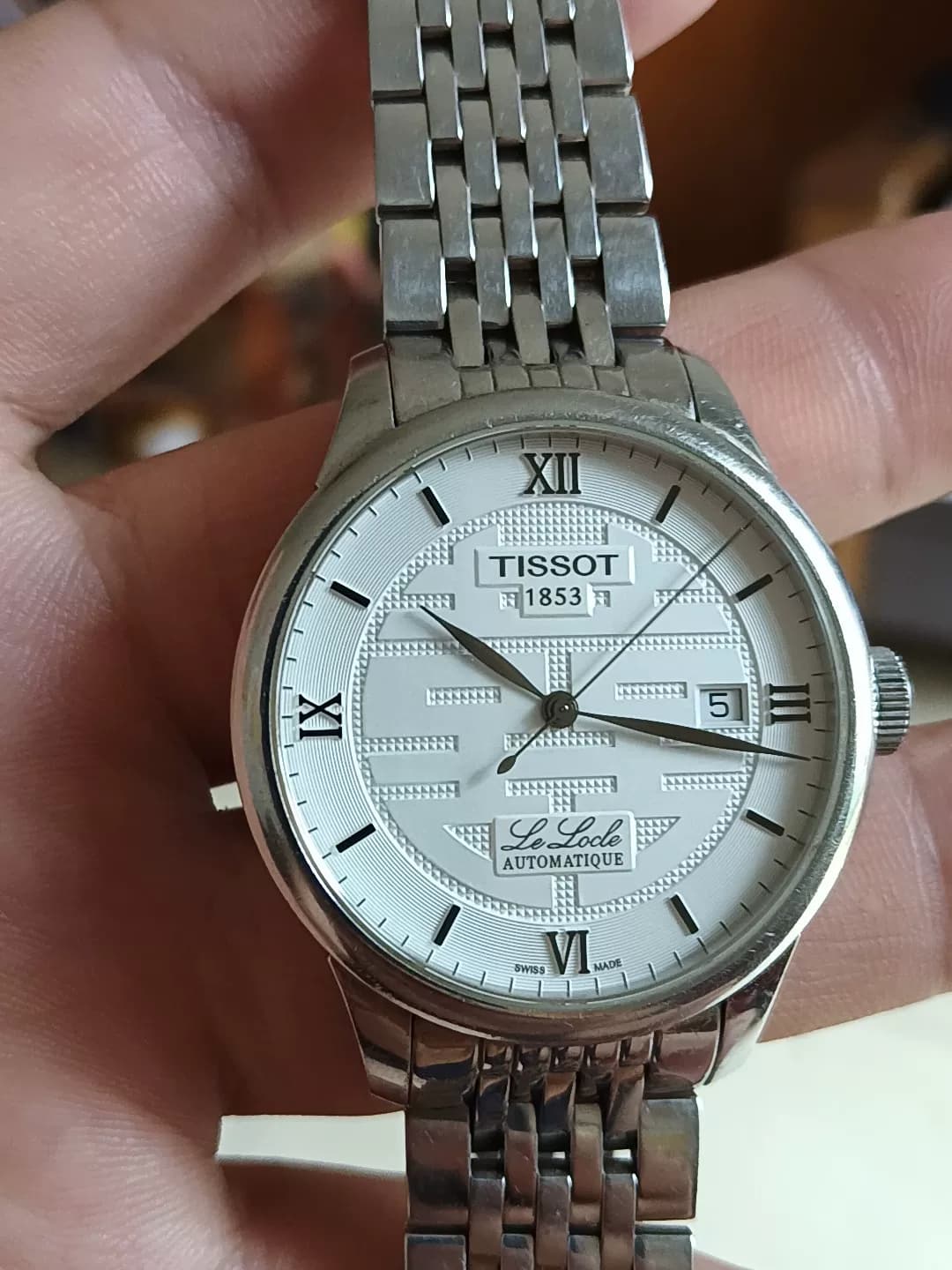 Этот цвет также может быть представлен лимитированной серией Tissot classic series T41.1.833.50 Lilok
