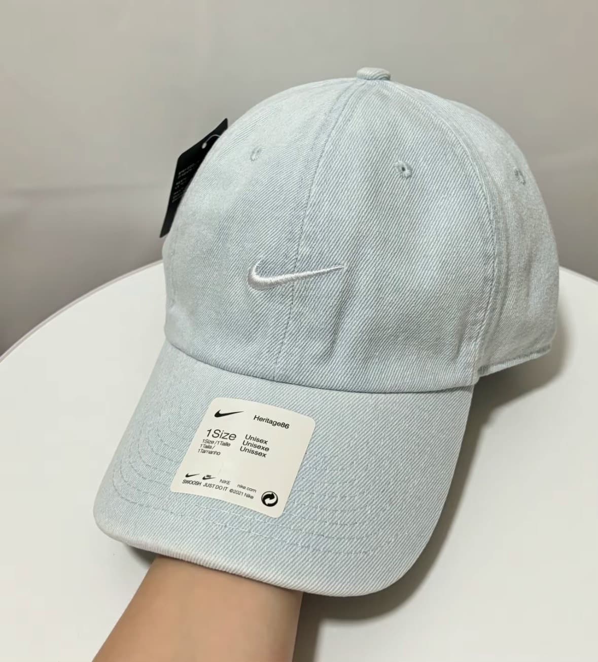 Недавно появившаяся в продаже бейсболка Nike Heritage 86 светло-серо-синего цвета
