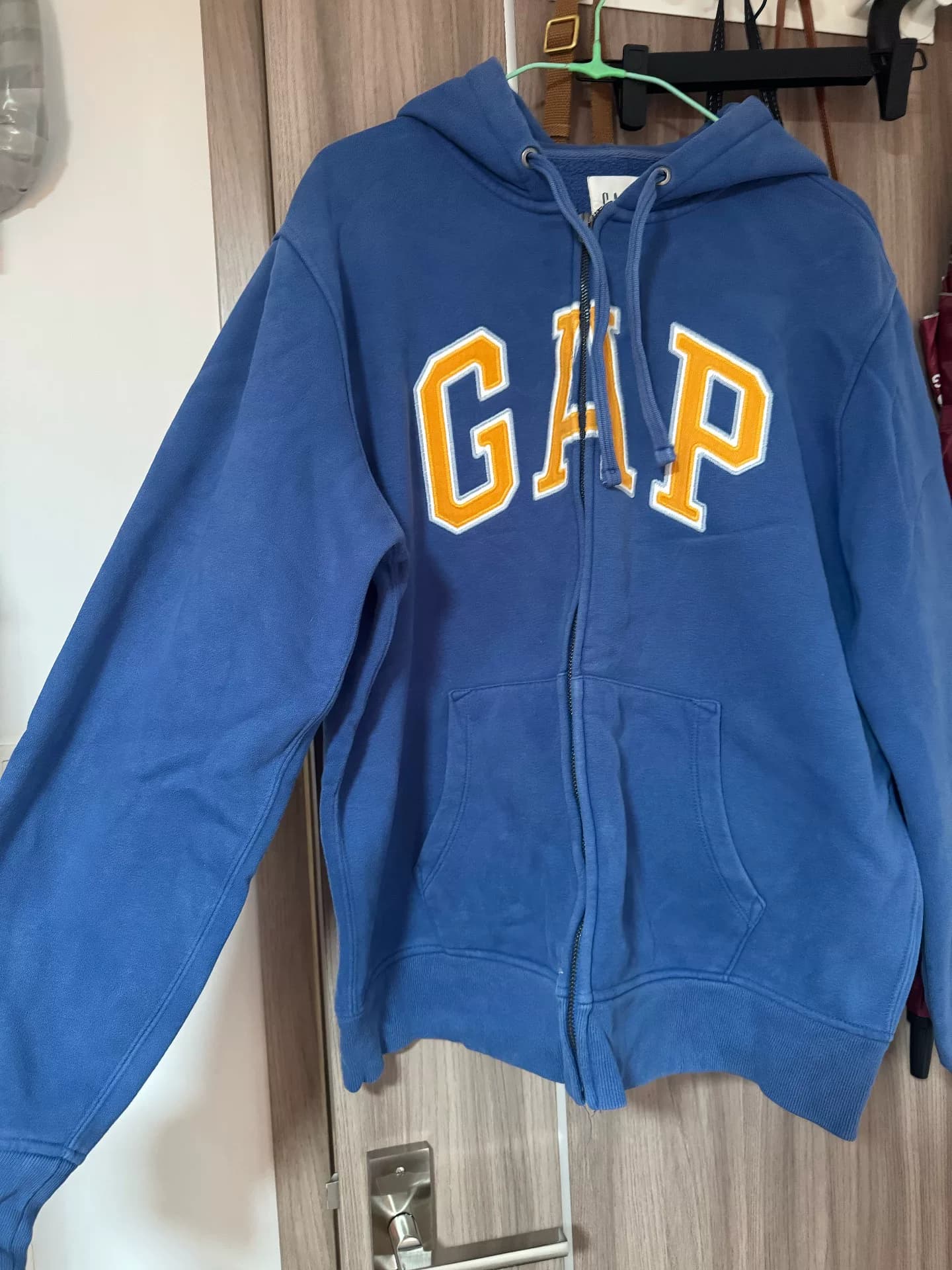 Свитер с капюшоном GAP размера M королевского синего цвета плюс бархат