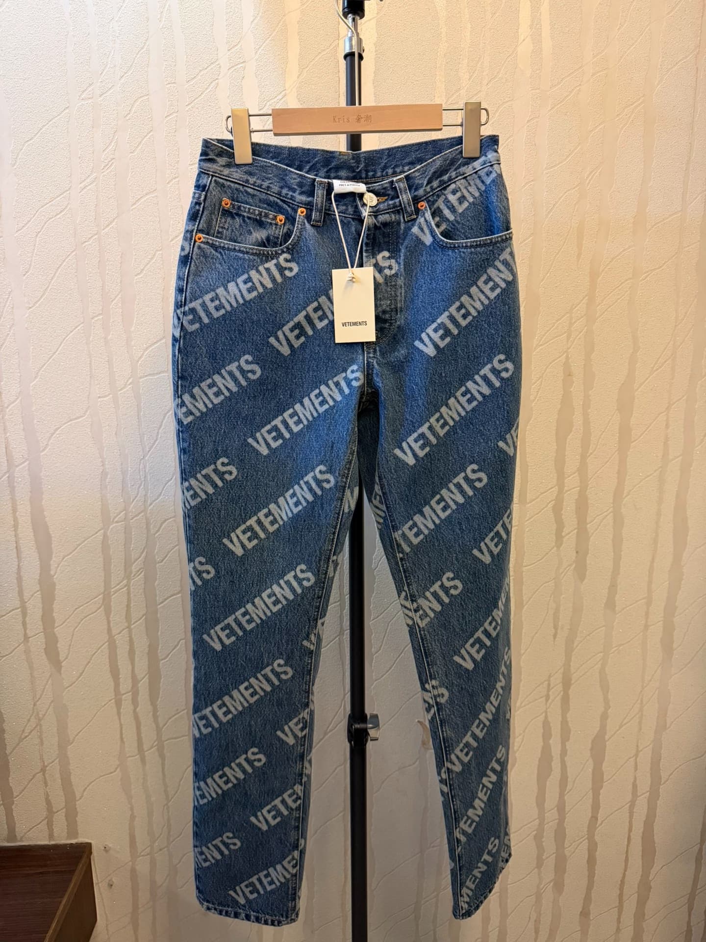 Джинсы VETEMENTS