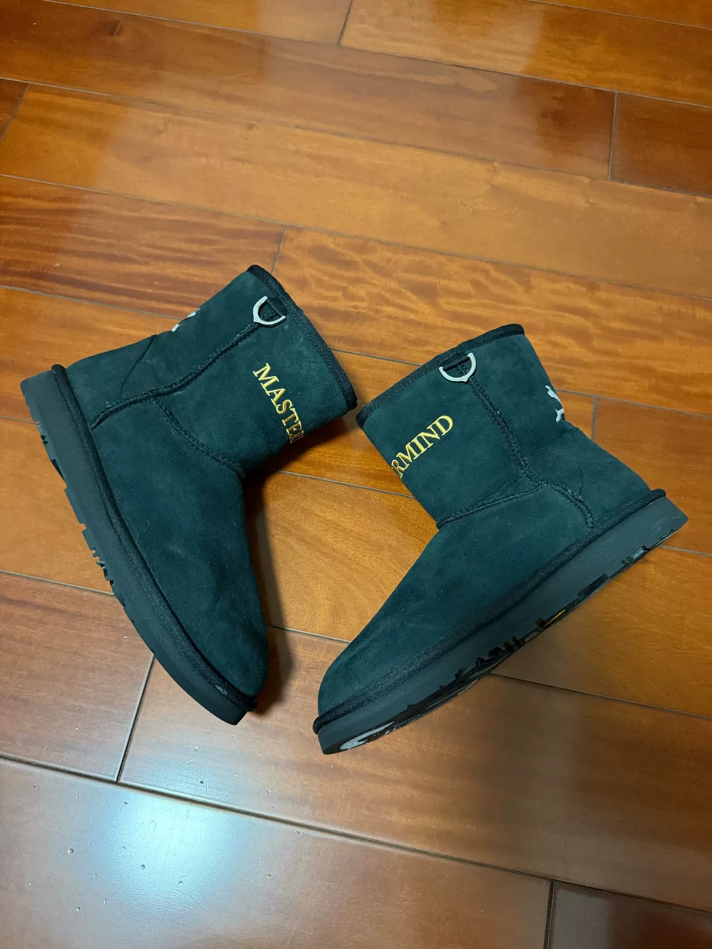 Кобрендовые зимние ботинки Mastermind x UGG