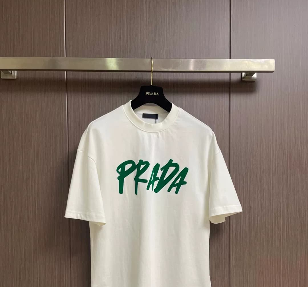 Модная брендовая футболка с короткими рукавами PRADA Prada design sense
