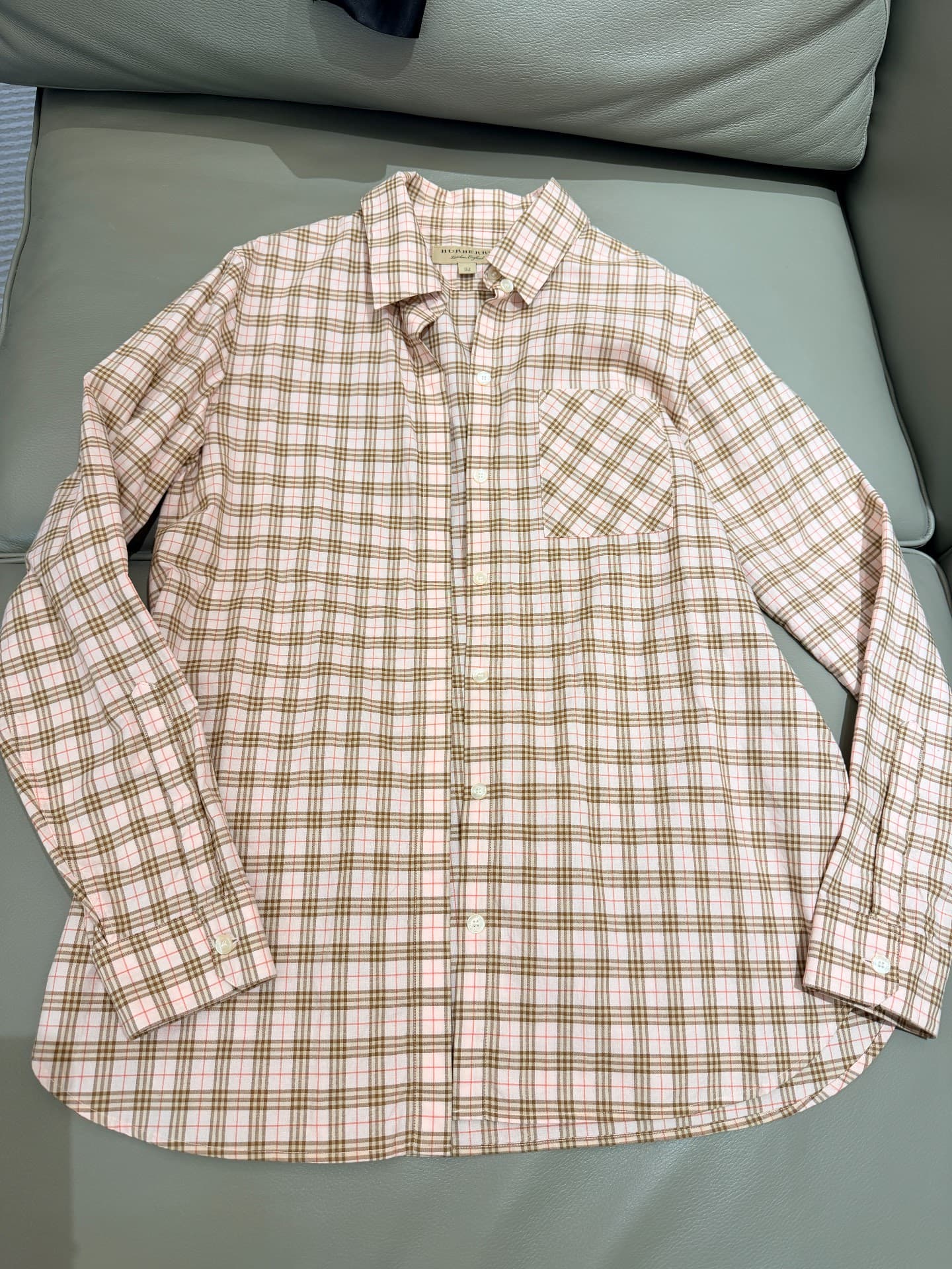 Почти новая клетчатая рубашка Burberry, размер 42,
