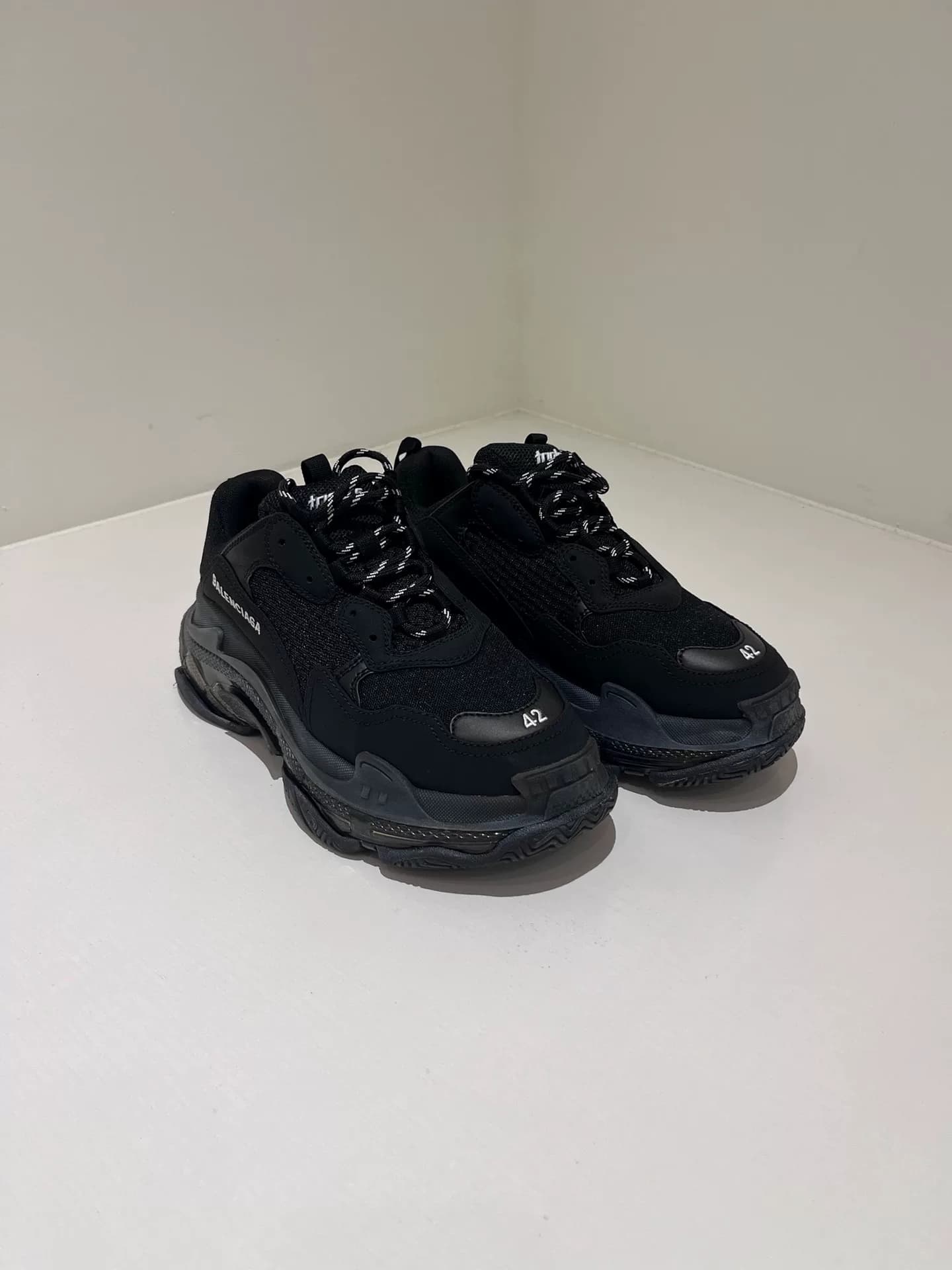 Черные туфли для папы от Balenciaga Balenciaga Triple S