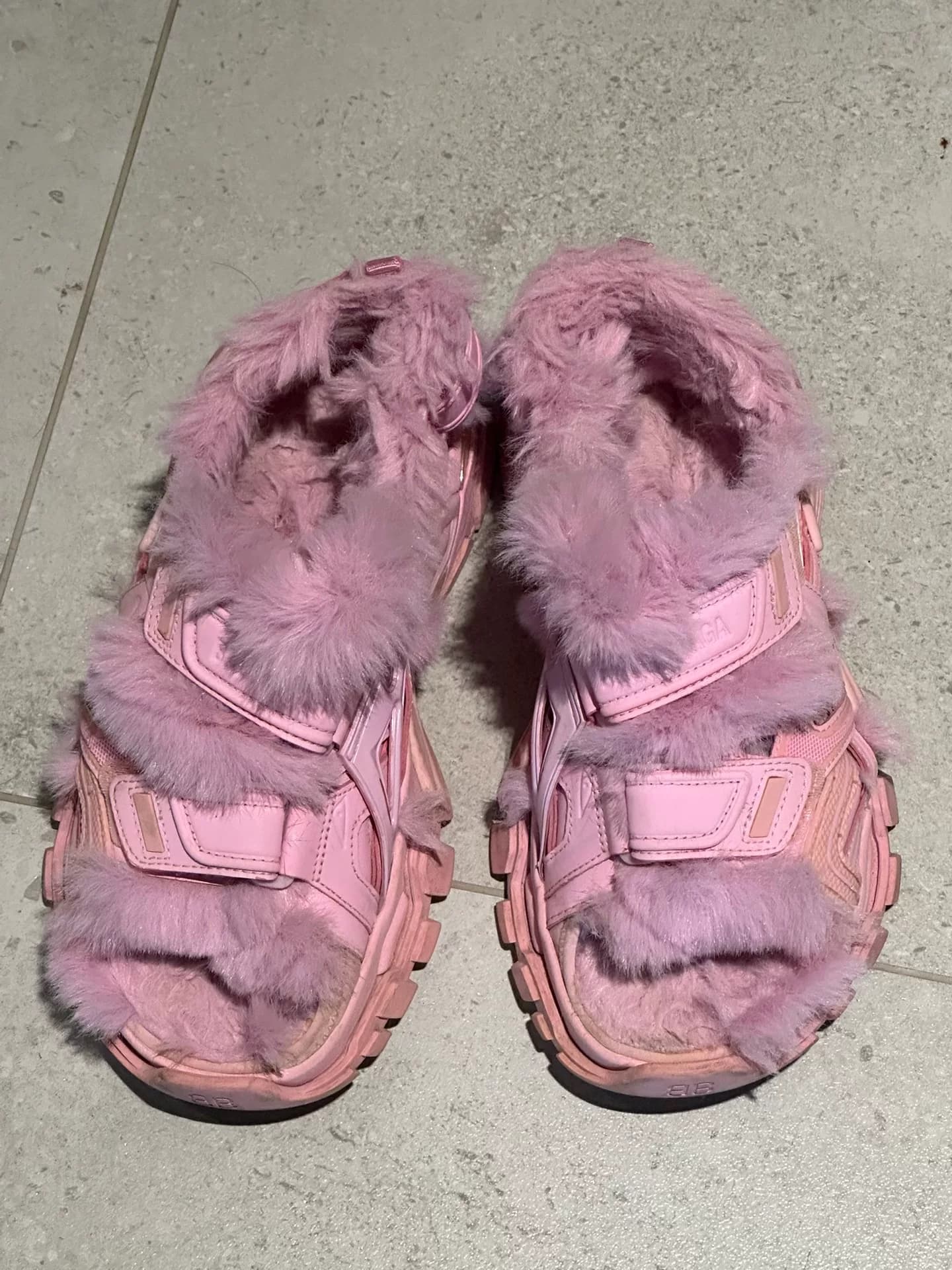 Босоножки Balenciaga из розового плюша для личного пользования, размер 39, куплены на прилавках в Гонконге, подлинная гарантия