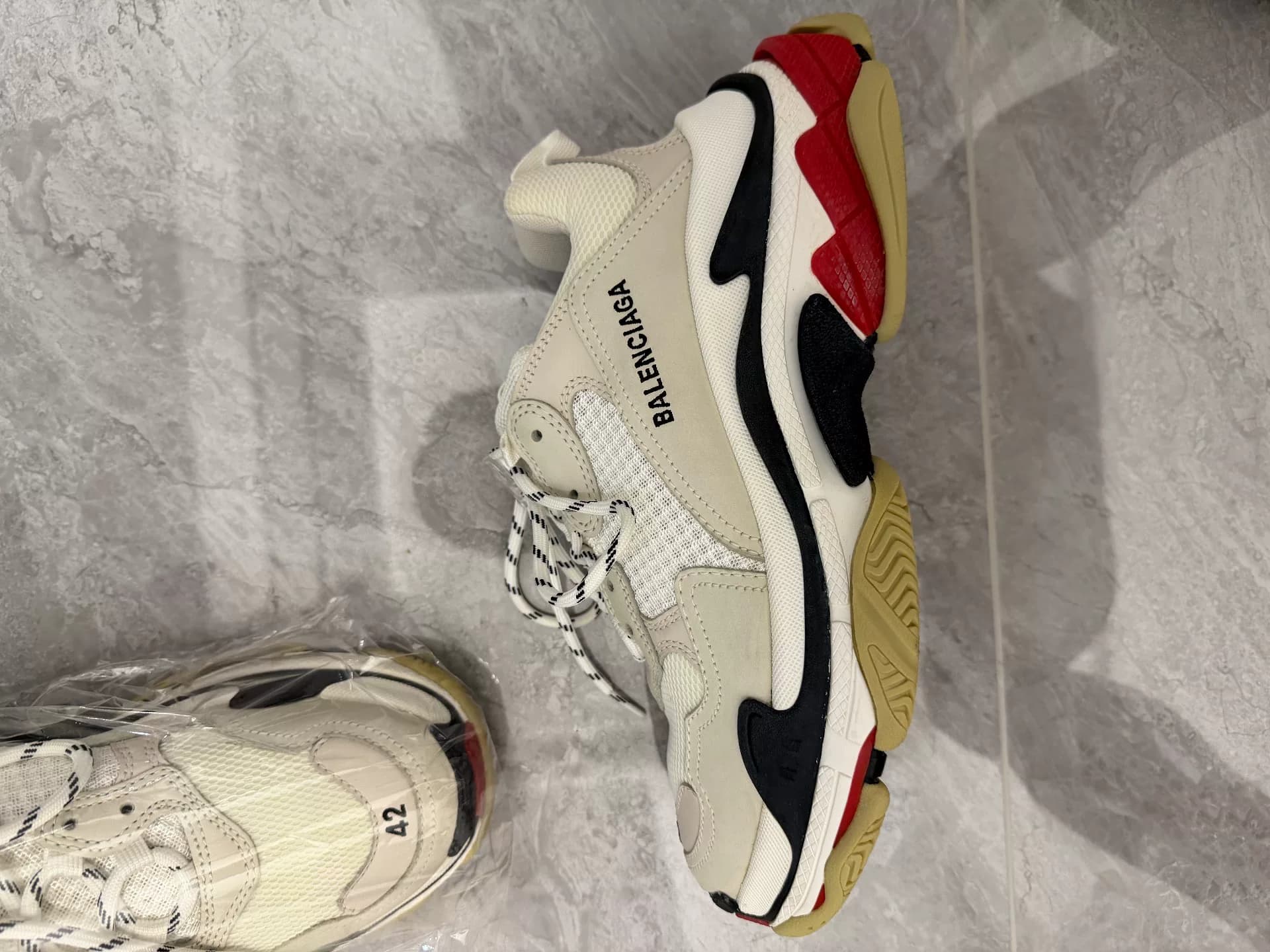 Совершенно новые аутентичные туфли Balenciaga Balenciaga Triple S daddy от Balenciaga,