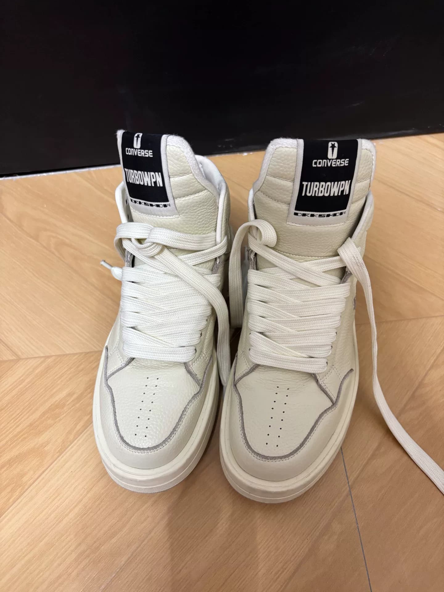 Кобрендовые кроссовки Rick Owens x Converse с высоким берцем на толстой подошве