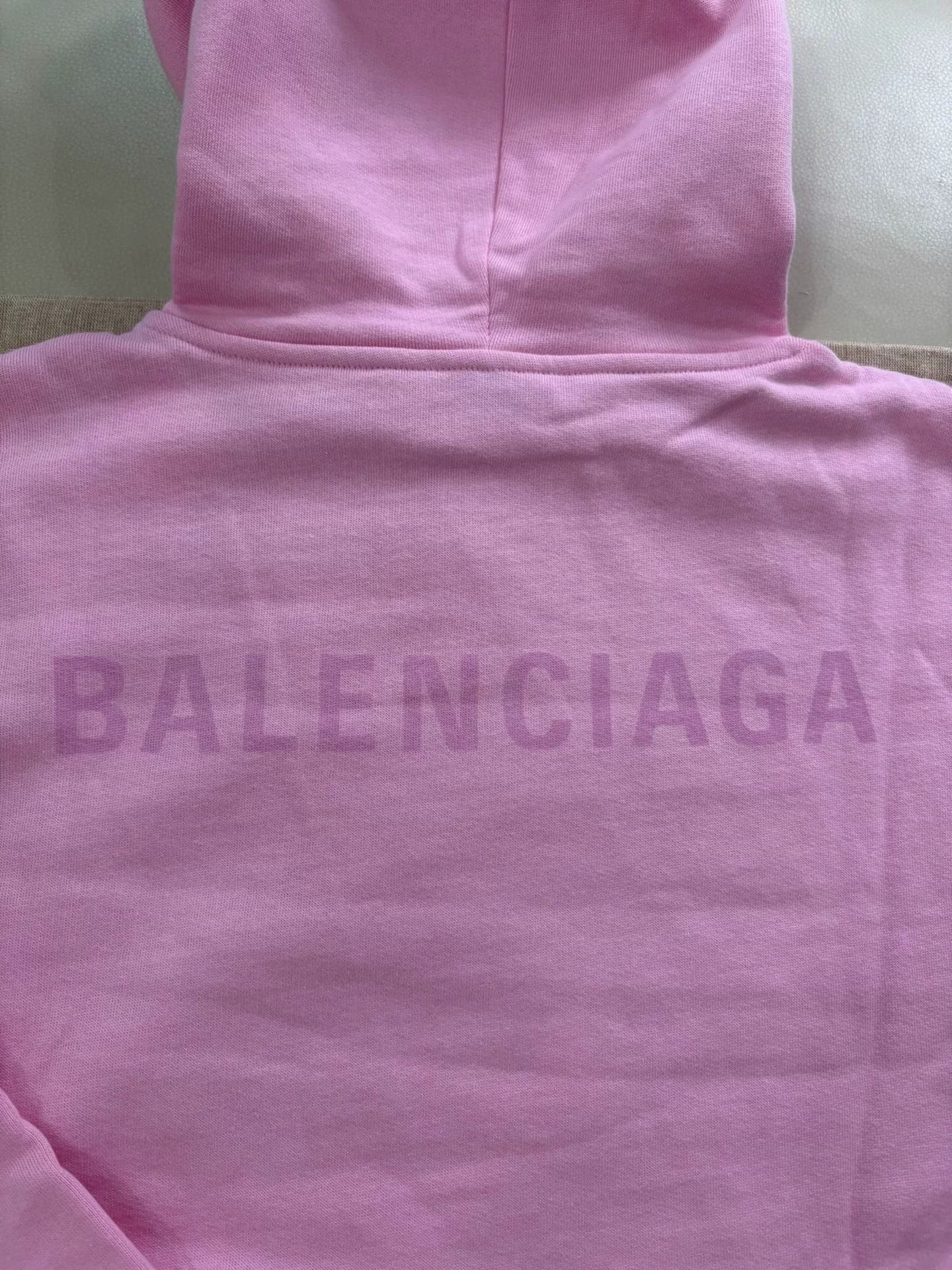 Розовый свитер Balenciaga Cherry Blossom