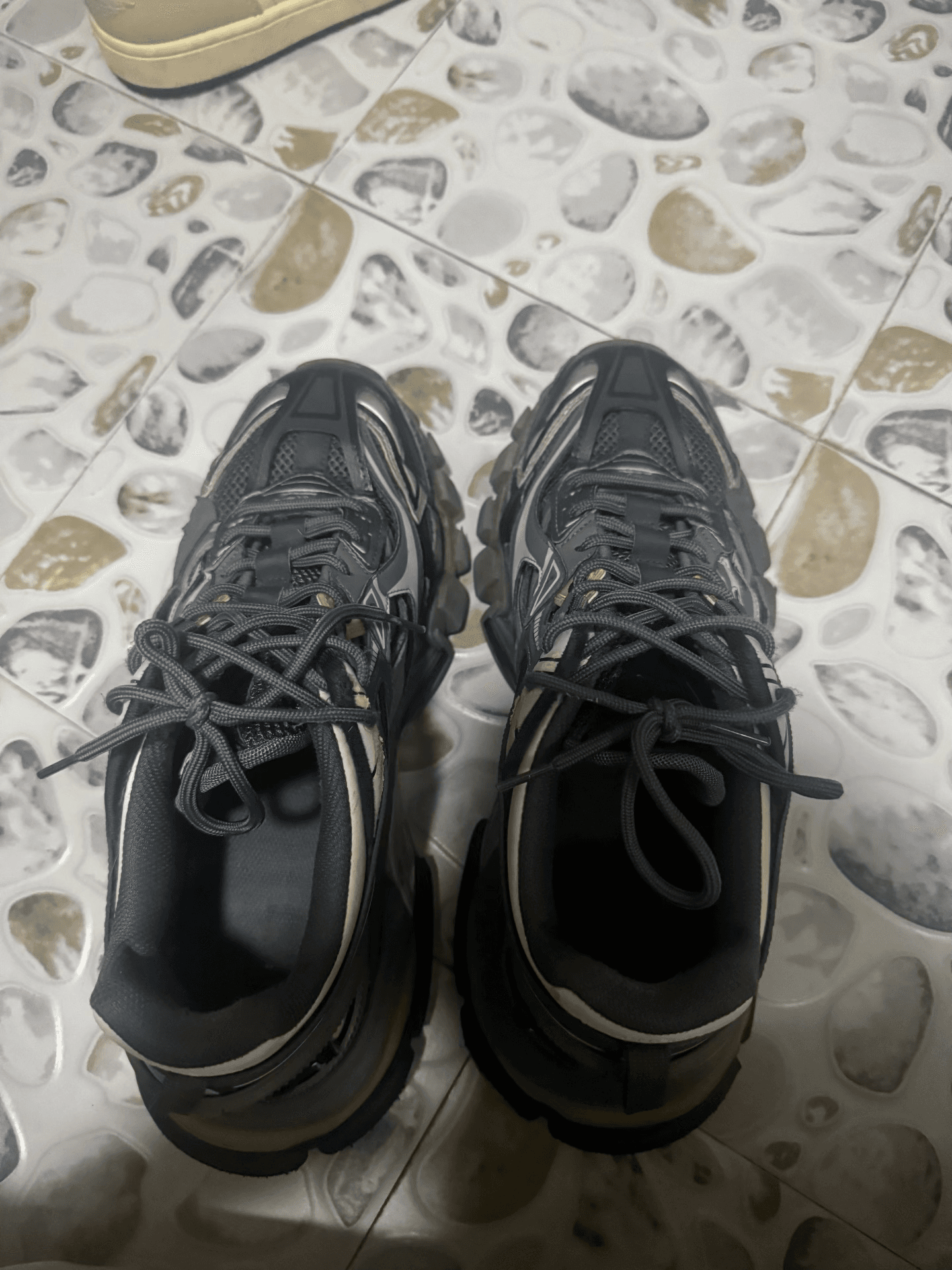 Balenciaga track2.0 44 золотой код fidelity верность, верность, верность