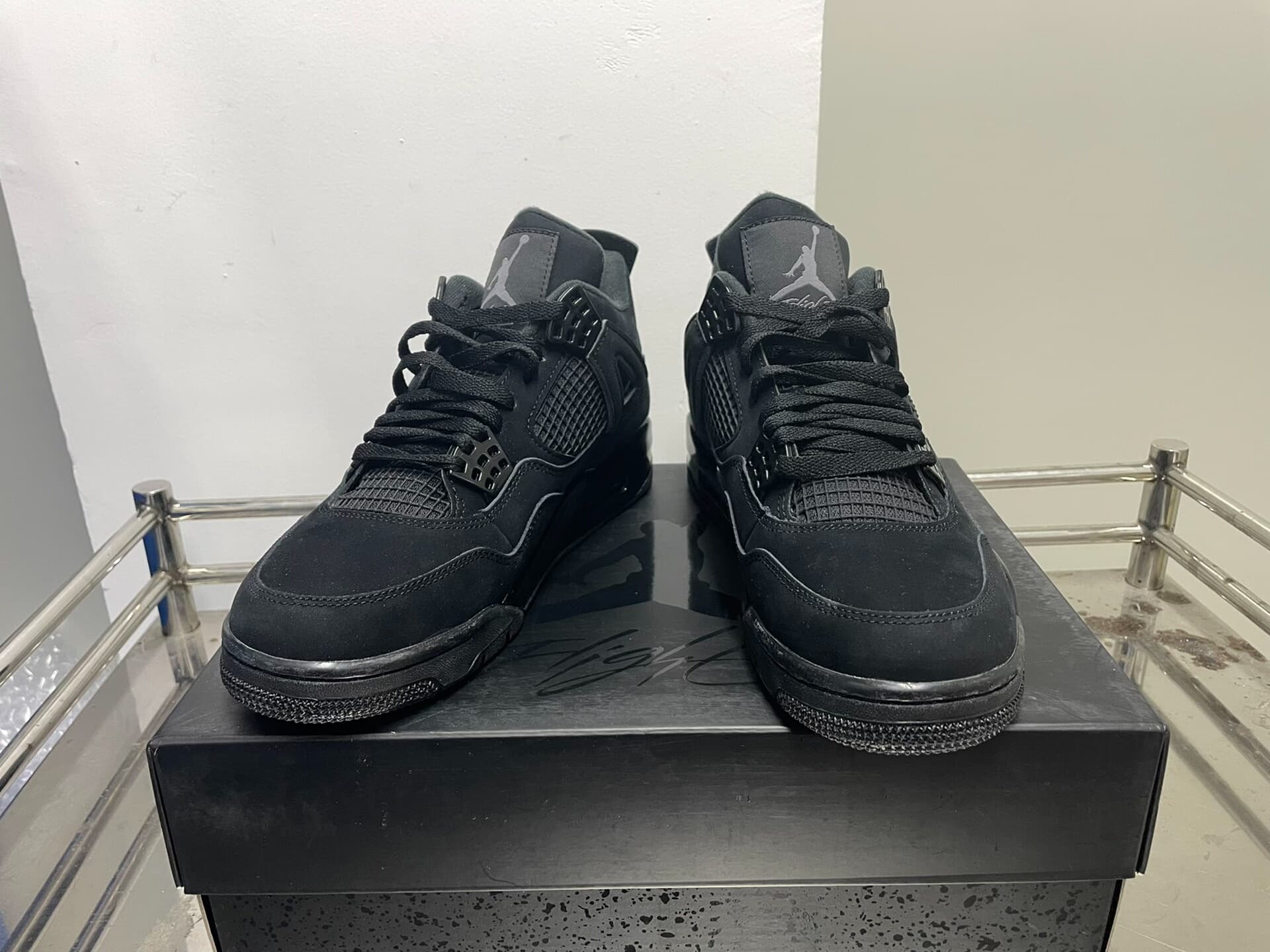 Замшевый топ средней длины Jordan Air Jordan 4 из черной кошачьей кожи