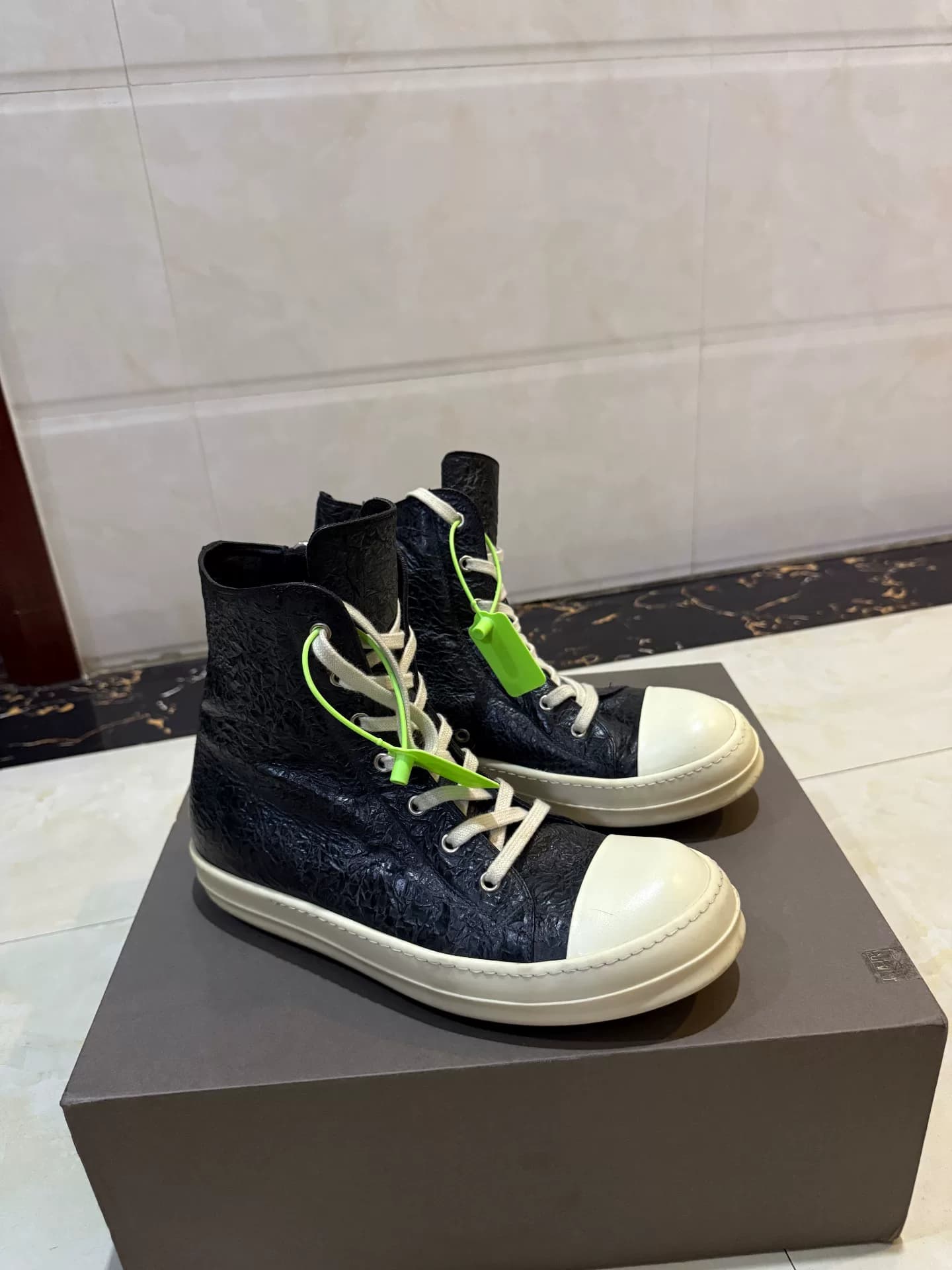 Высокие кроссовки RICK OWENS DRKSHDW черного и белого цветов в тон