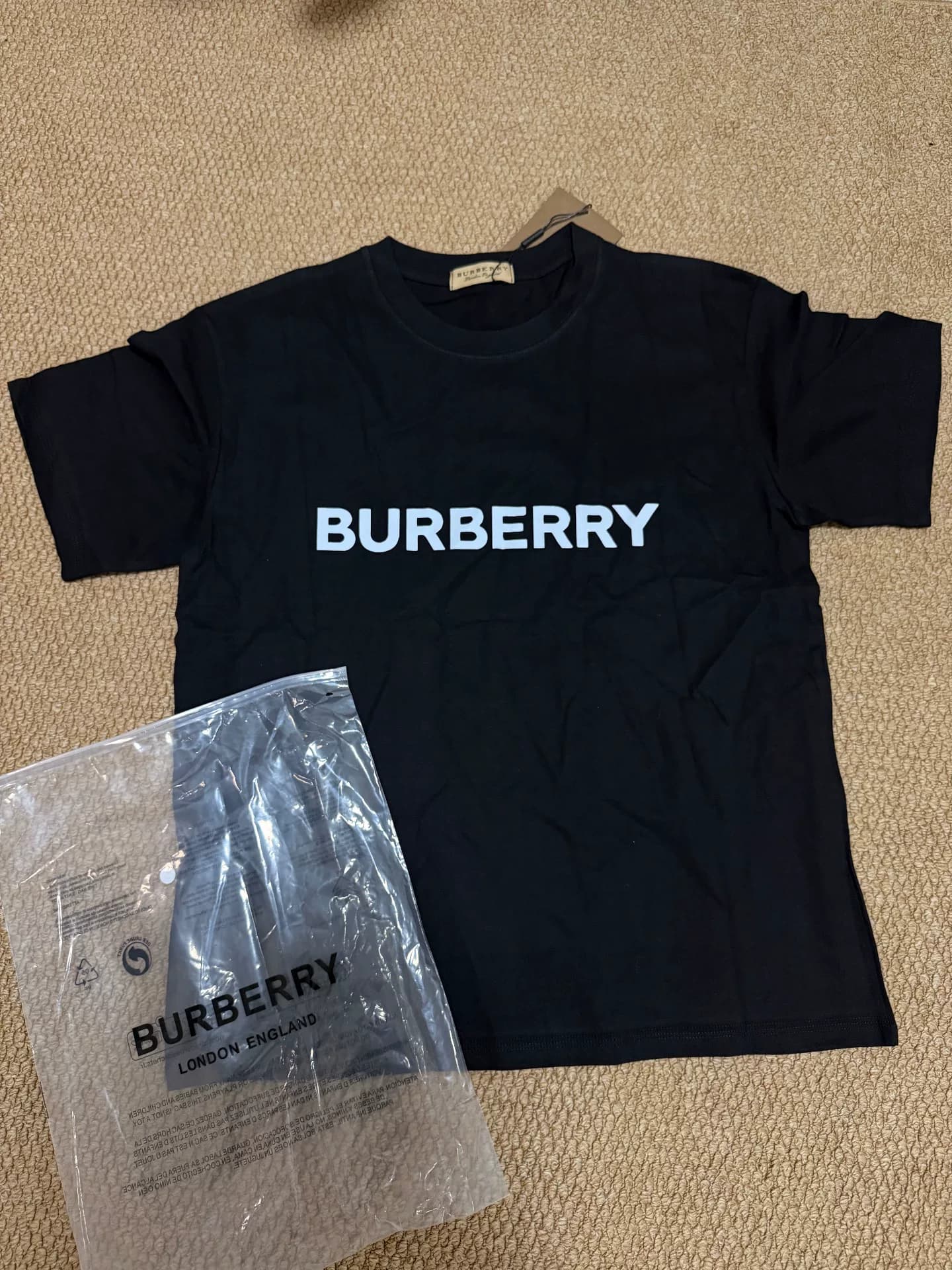 Футболка с коротким рукавом Burbe*rry Burberry для мужчин и женщин. Классика, которая никогда не выходит из моды