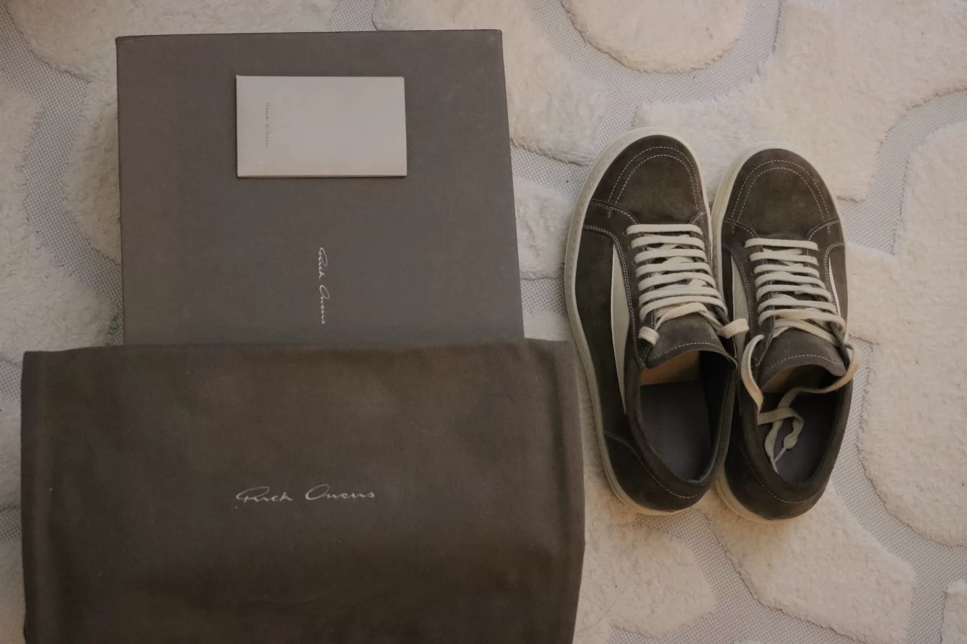Размер 42 замша ro main line цементно-коричневого цвета на официальном сайте vans серого цвета, на самом деле цементно-коричневого