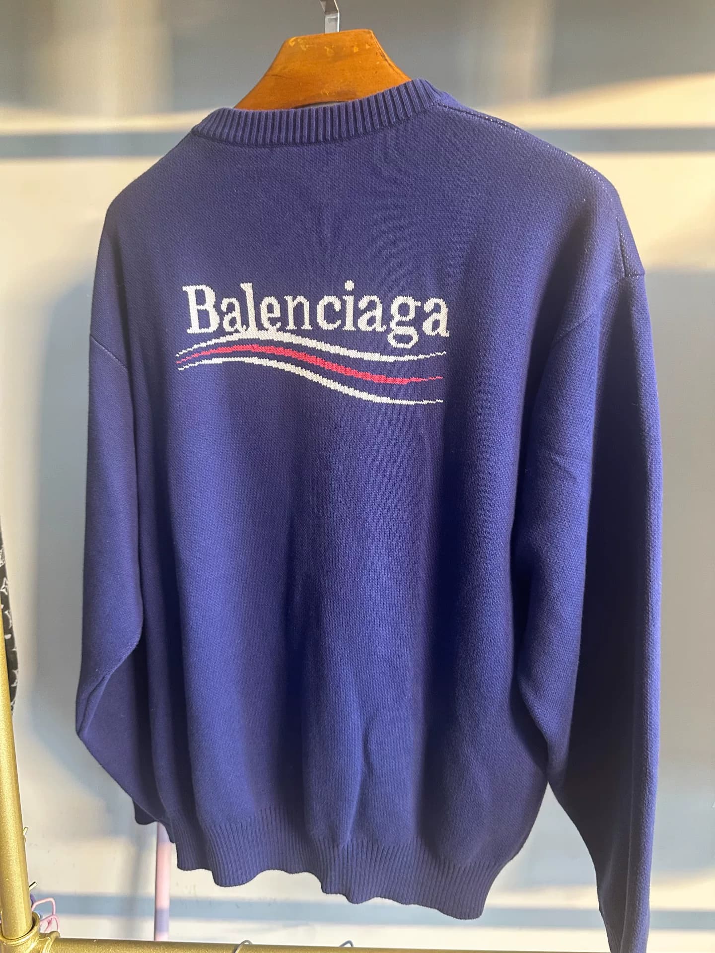 Balenciaga Свитер-пуловер с маленьким логотипом Balenciaga для мужчин