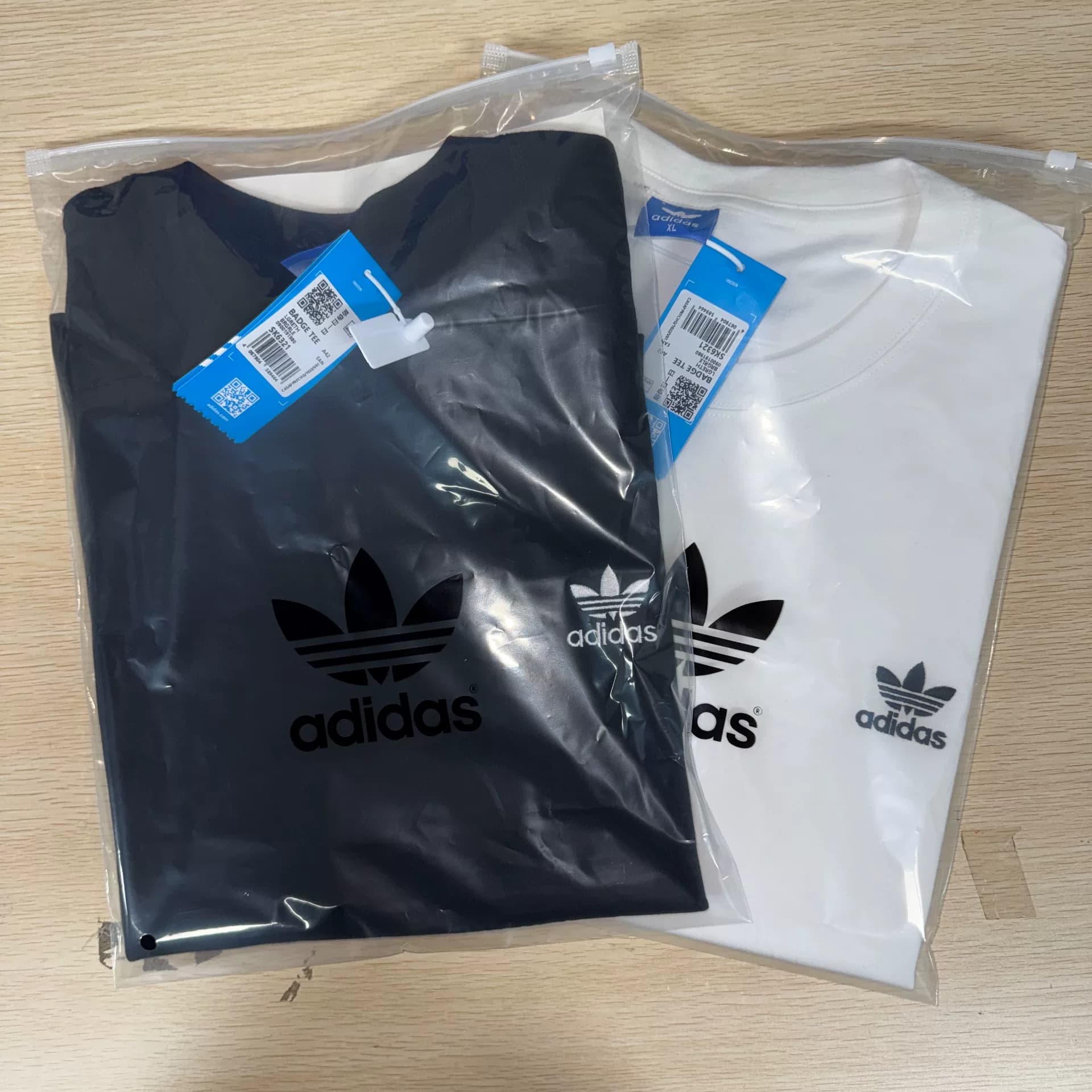 В наличии на складе!Классическая модель Adidas clover с короткими рукавами и вышивкой, универсальная для занятий спортом и отдыха
