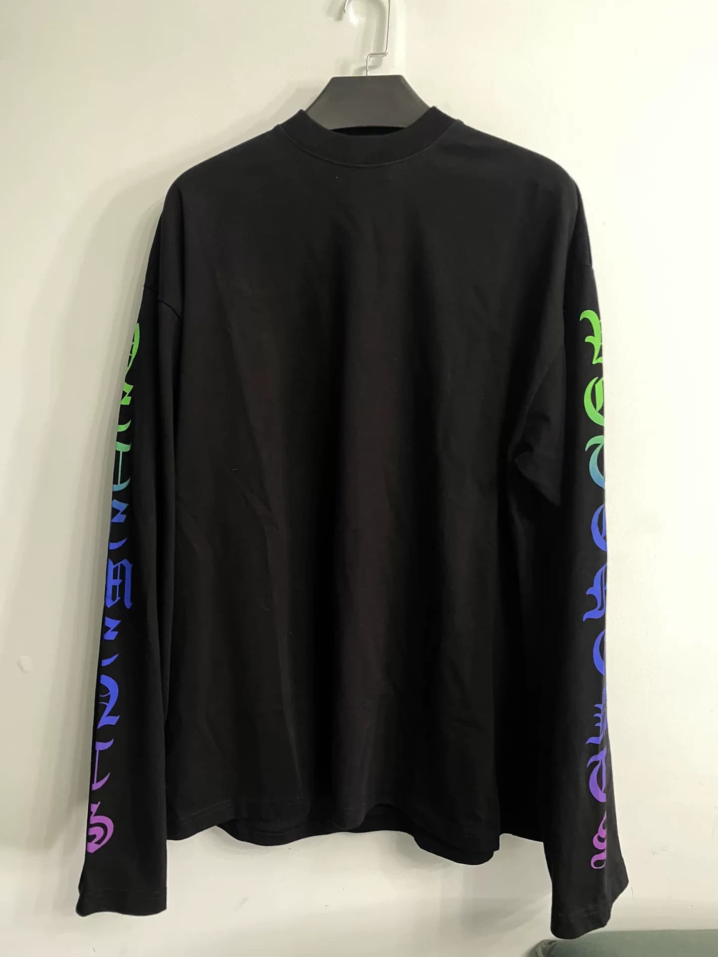 модель с длинными рукавами vetements color Sanskrit, которая хорошо смотрится и которую можно надевать на все тело