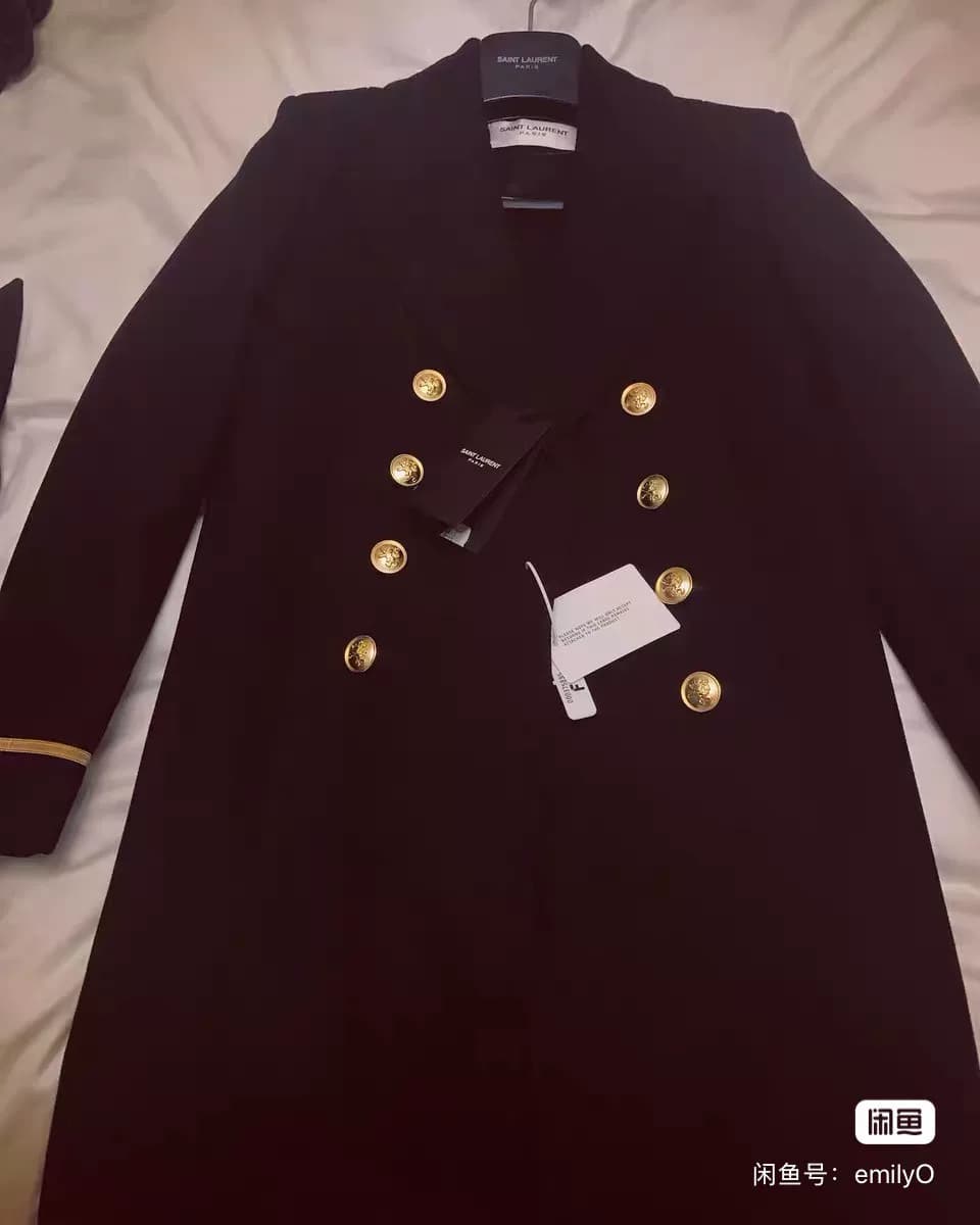 Совершенно новое черное шерстяное пальто YSL Saint Laurent с золотой пряжкой
