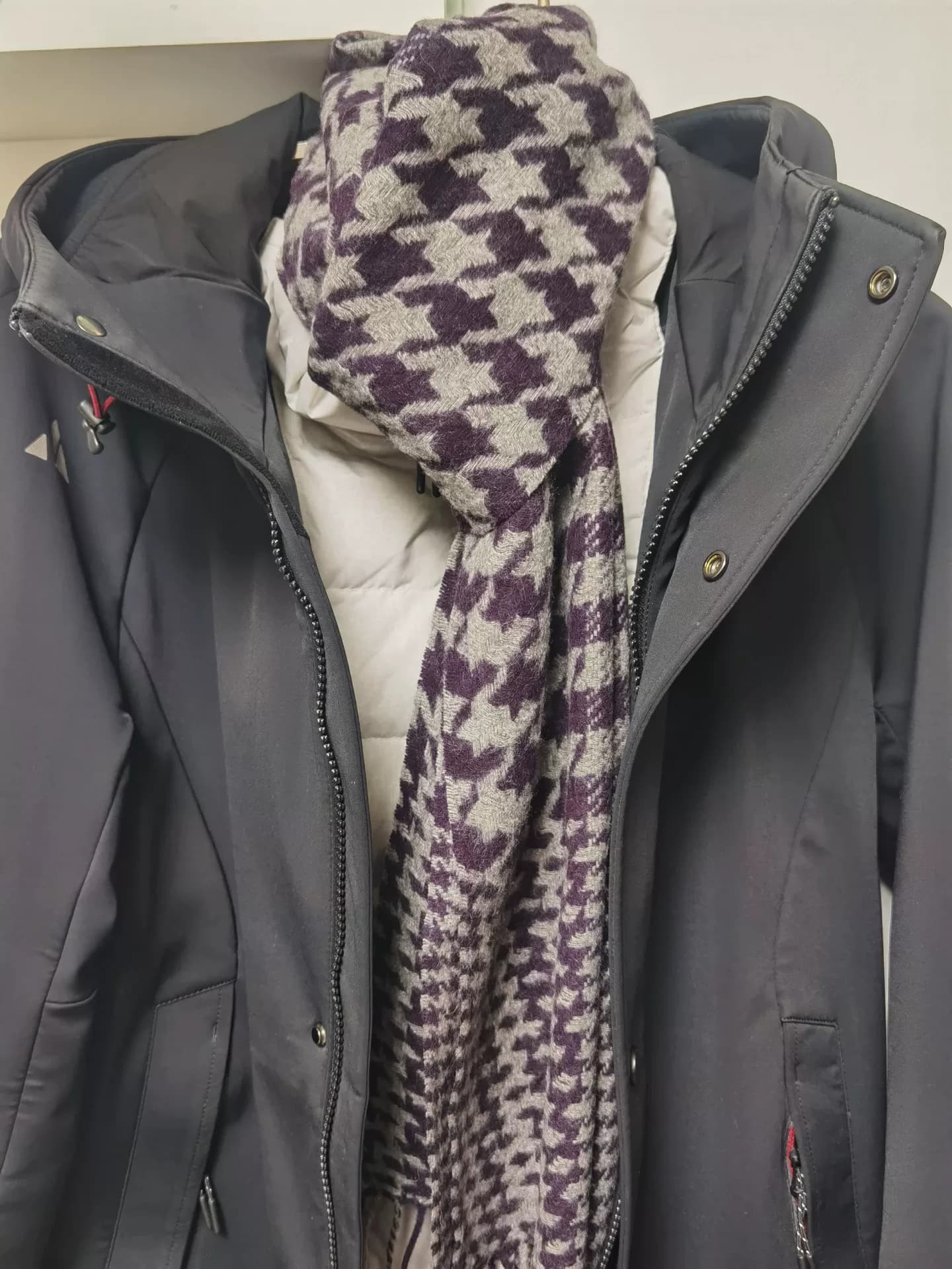 Мужской шерстяной шарф в серо-фиолетовую клетку от Tony jeans.Колокольня Кайюань