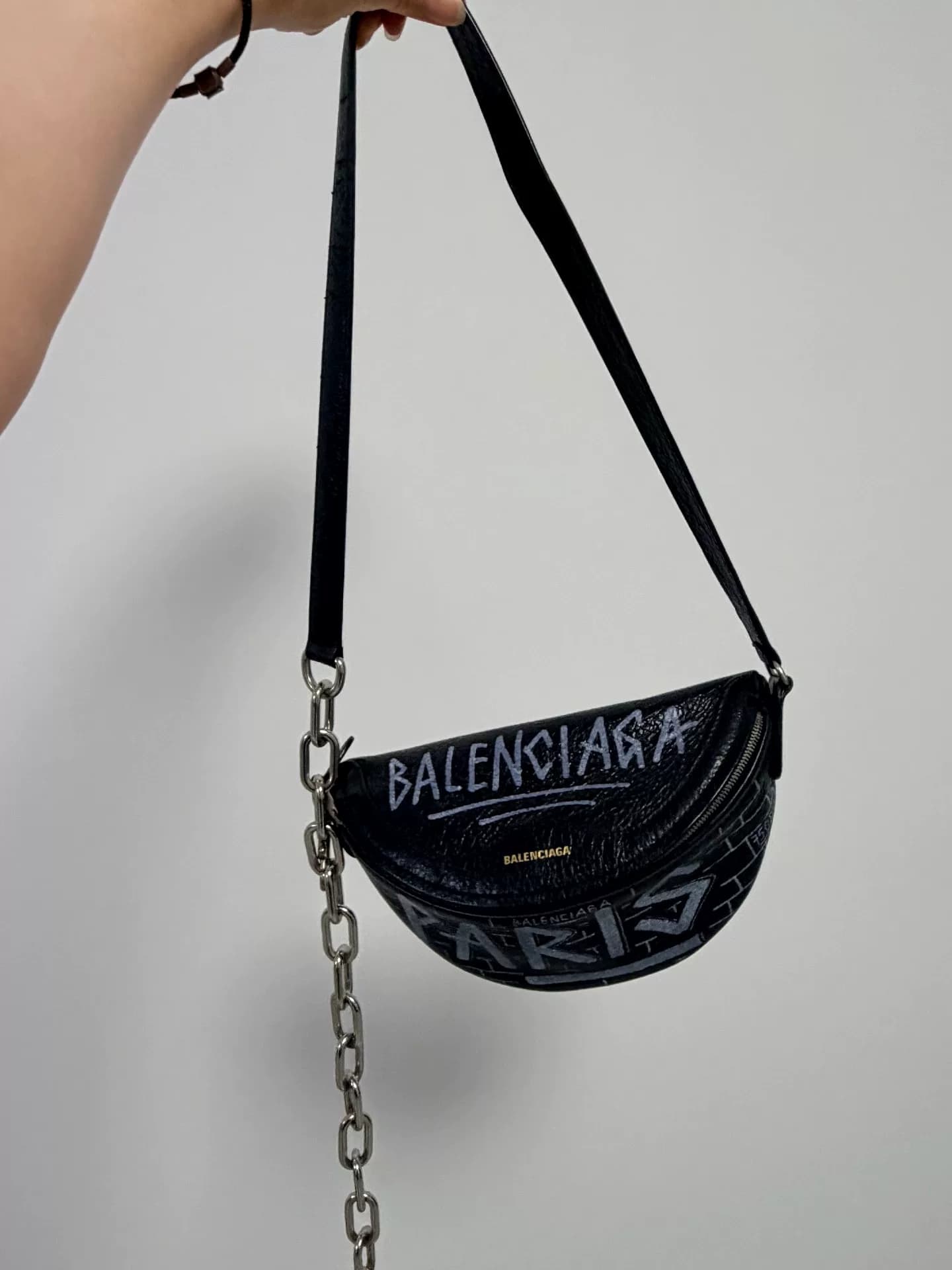Balenciaga Баленсиага Граффити Сумка в виде полумесяца Поясная сумка на цепочке Нагрудная сумка-мессенджер