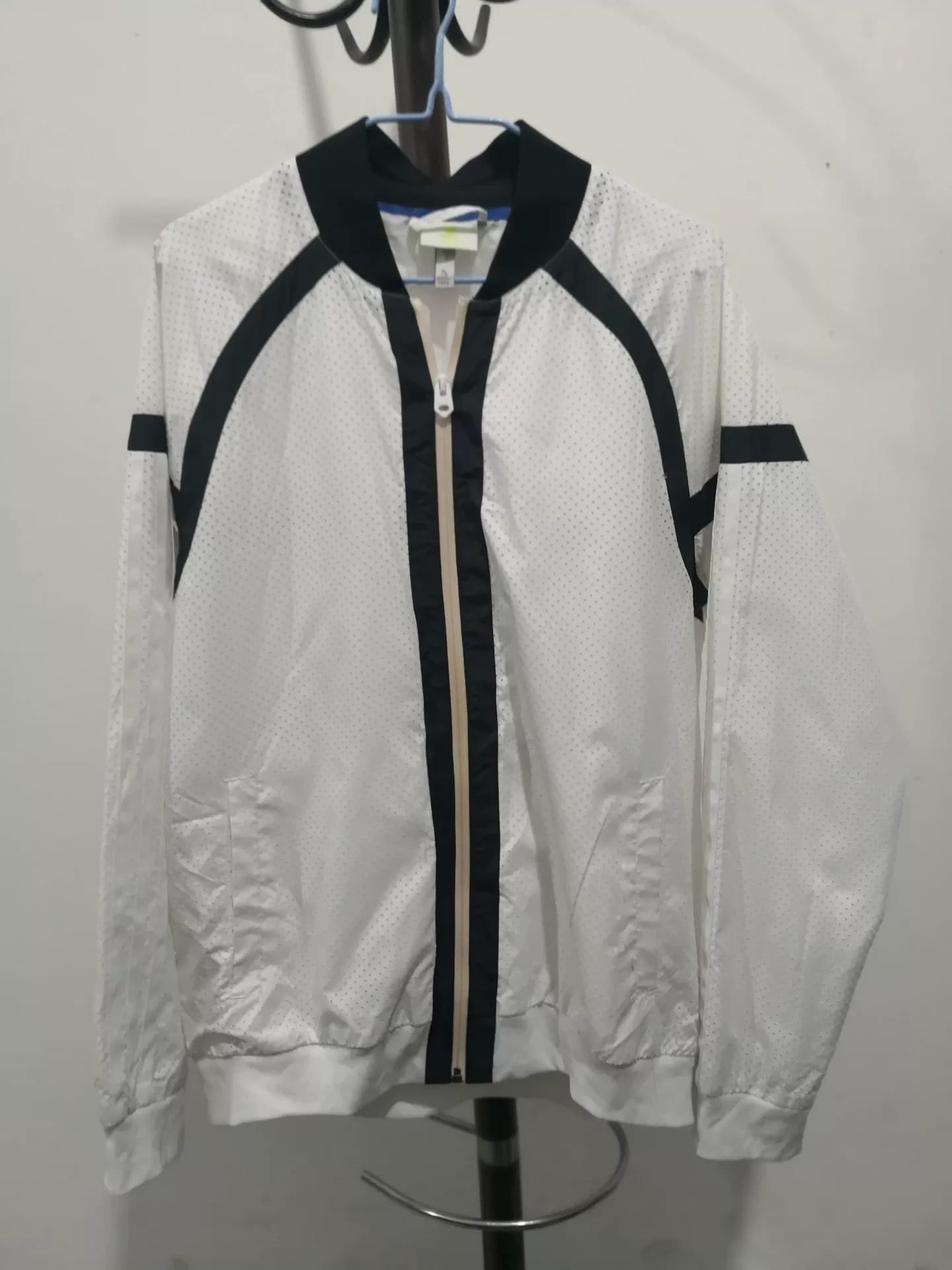 Куртка Adidas, куртка Adidas, wa650, натуральная, бывшая в употреблении-