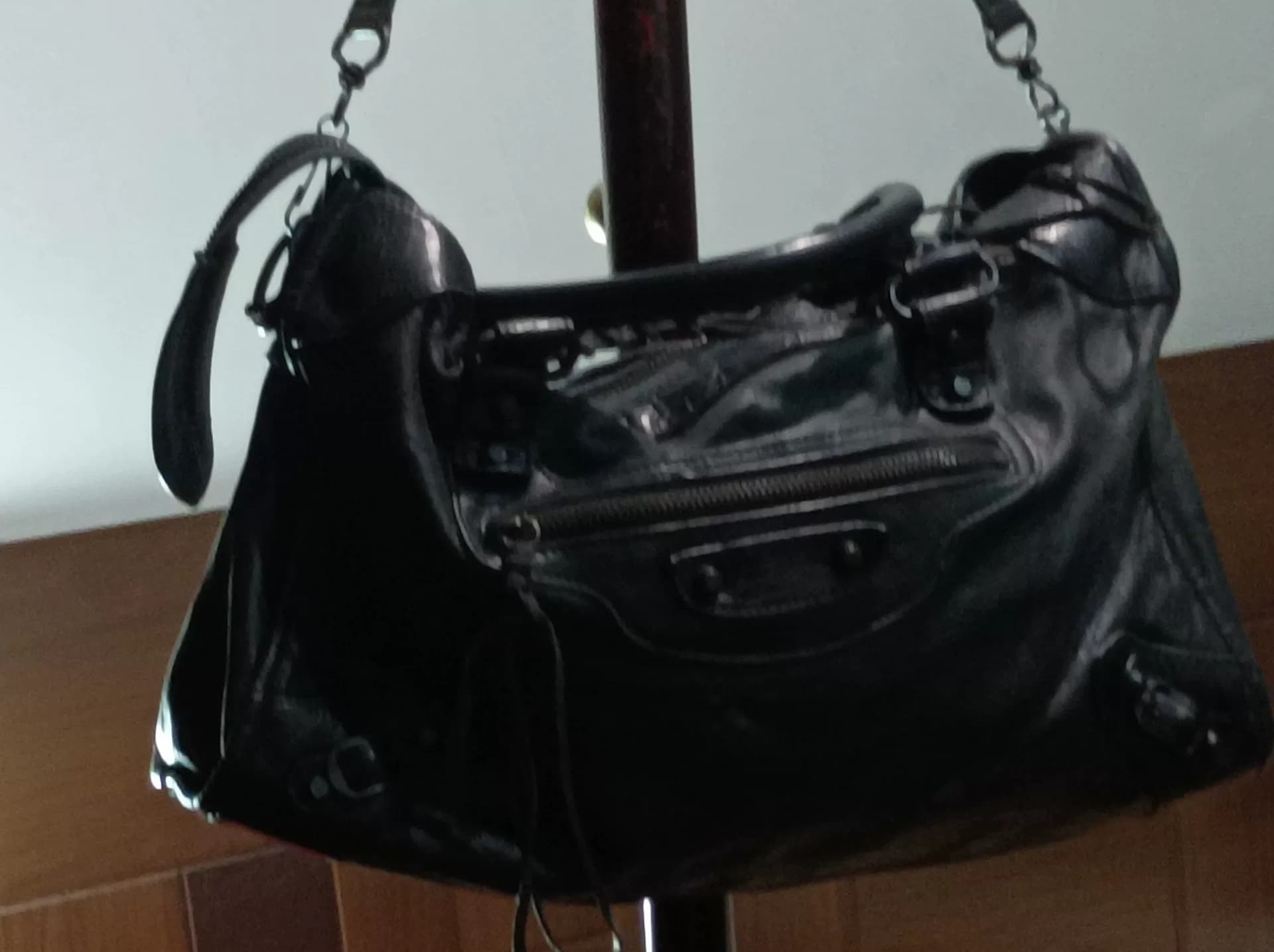 Мотоциклетная сумка Balenciaga из черной масляно-восковой кожи среднего размера, классический стиль, большая вместительность, можно использовать как…