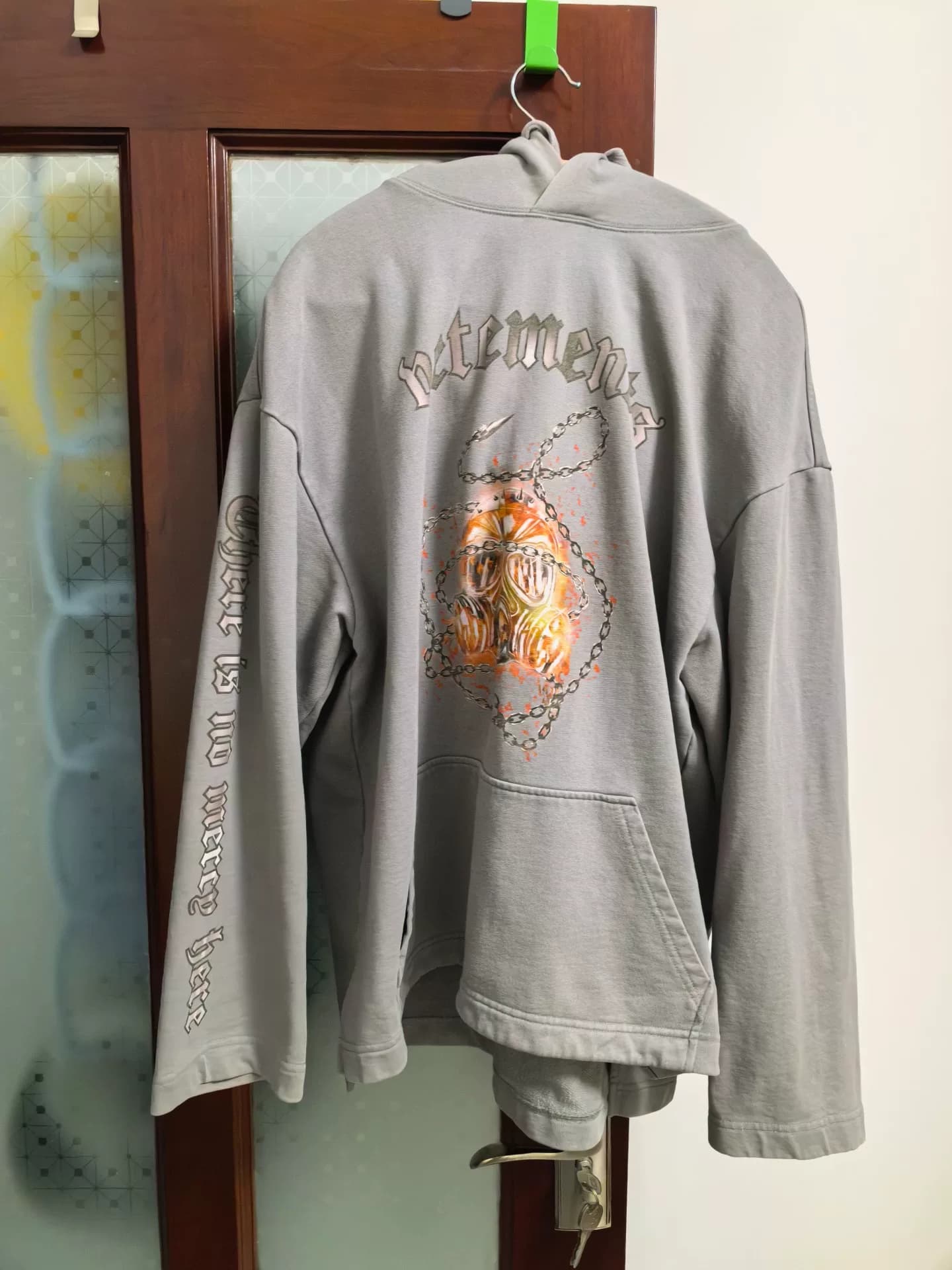 Бесплатная доставка Свитер с капюшоном VETEMENTS серый размер L