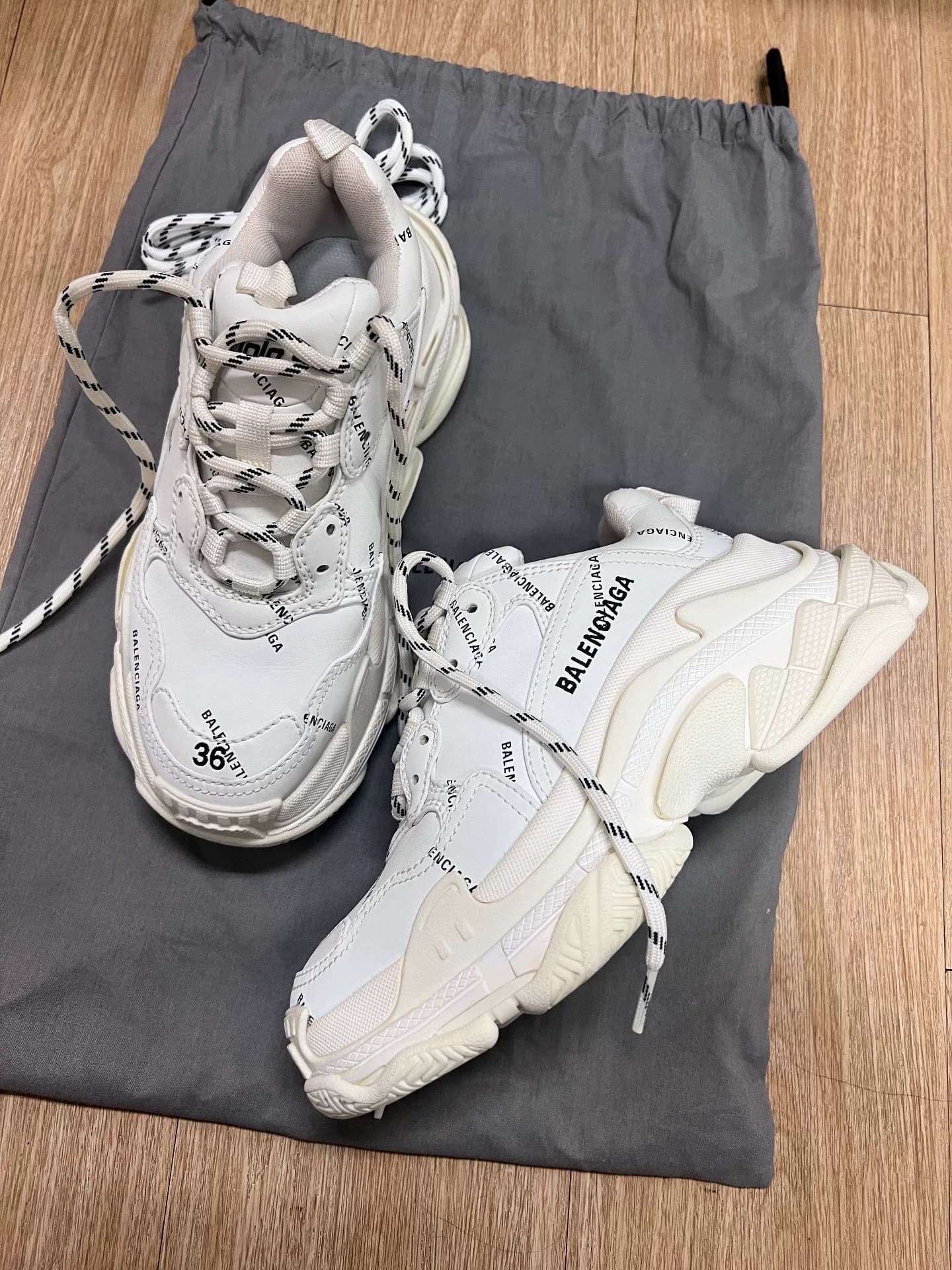 Совершенно новые аутентичные белые туфли Balenciaga Triple S daddy, размер 36, могут носить как мужчины, так и женщины, они сочетаются по стилю.Сетка…