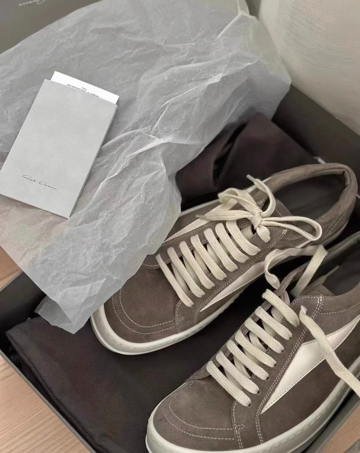 Замшевые кроссовки Rick Owens коричневого и белого цветов с низким вырезом на толстой подошве для мужчин и женщин в едином стиле