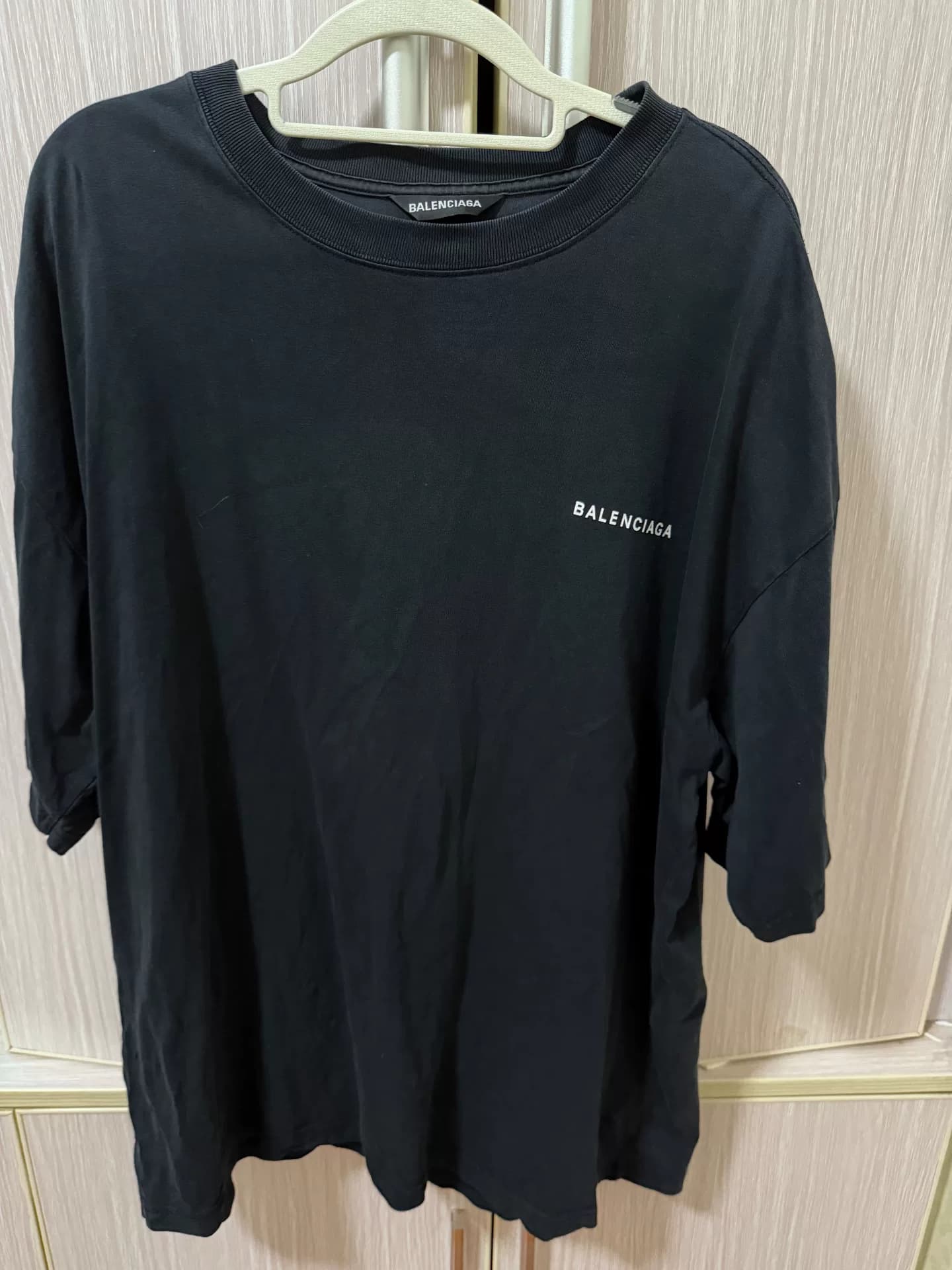 Из коллекции Balenciaga Черная футболка Balenciaga с короткими рукавами размера L из натуральной кожи